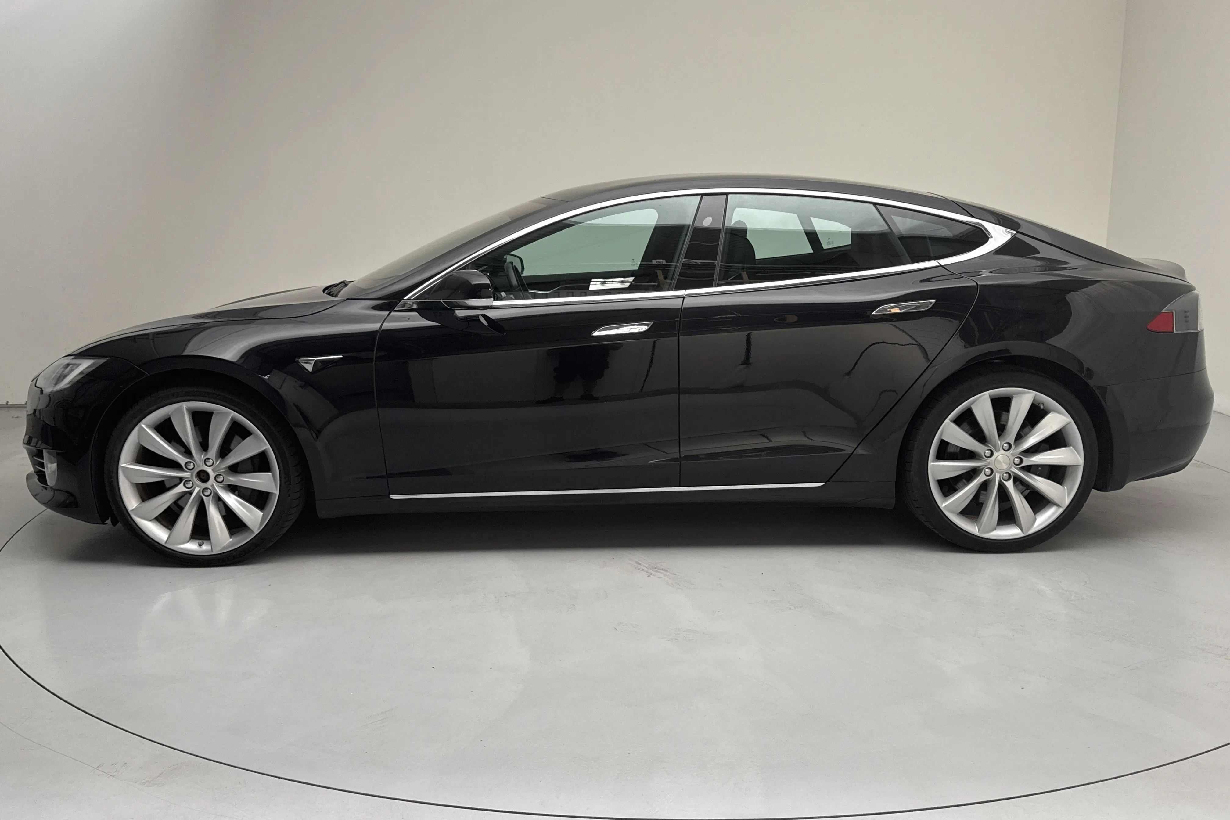 Presentation photo 2 of 19: Tesla Model S 75D - 174 270 km - Automatic - black - 2018