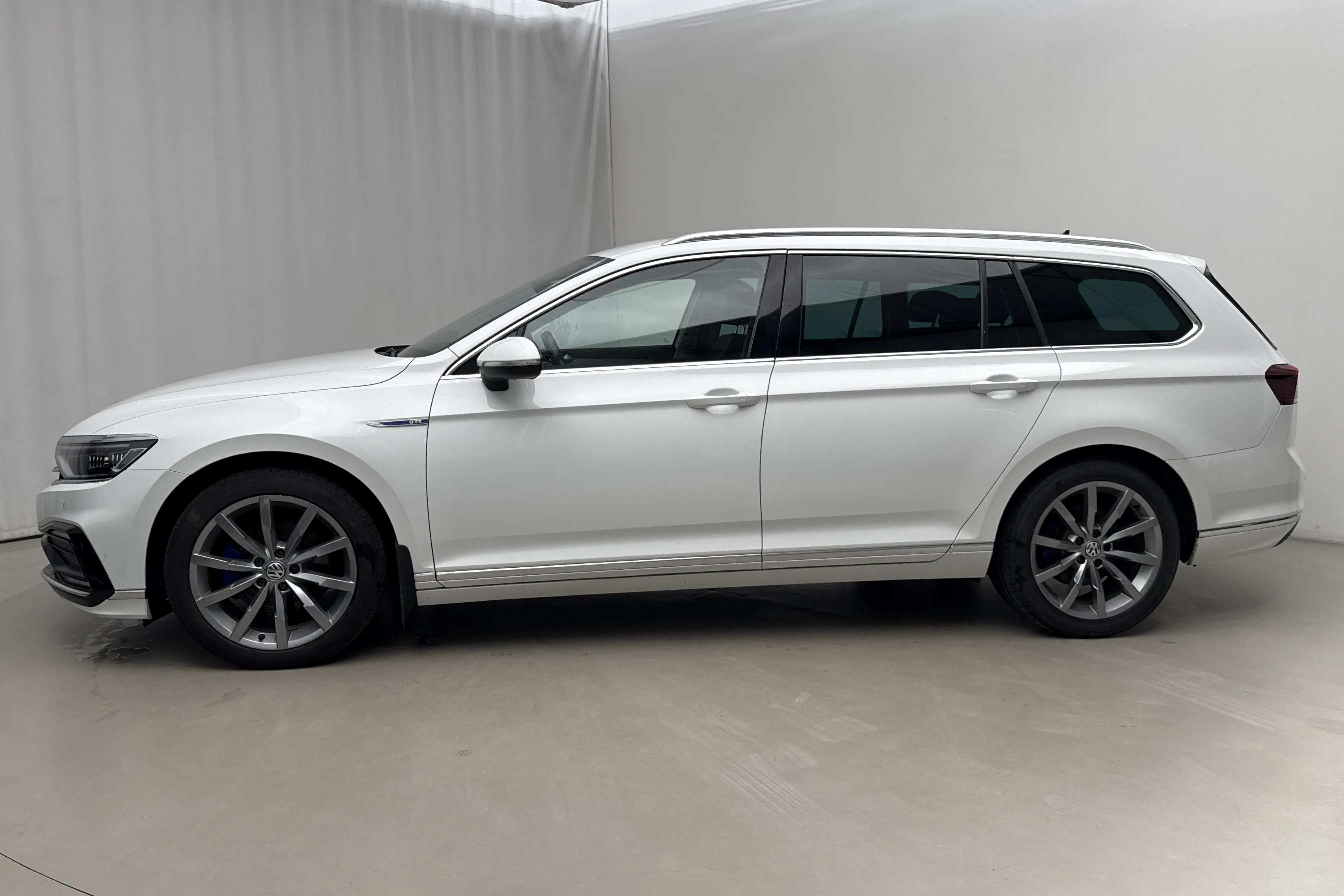 Presentation photo 2 of 24: VW Passat 1.4 GTE Sportscombi (218hk) - 147 760 km - Automatic - white - 2020