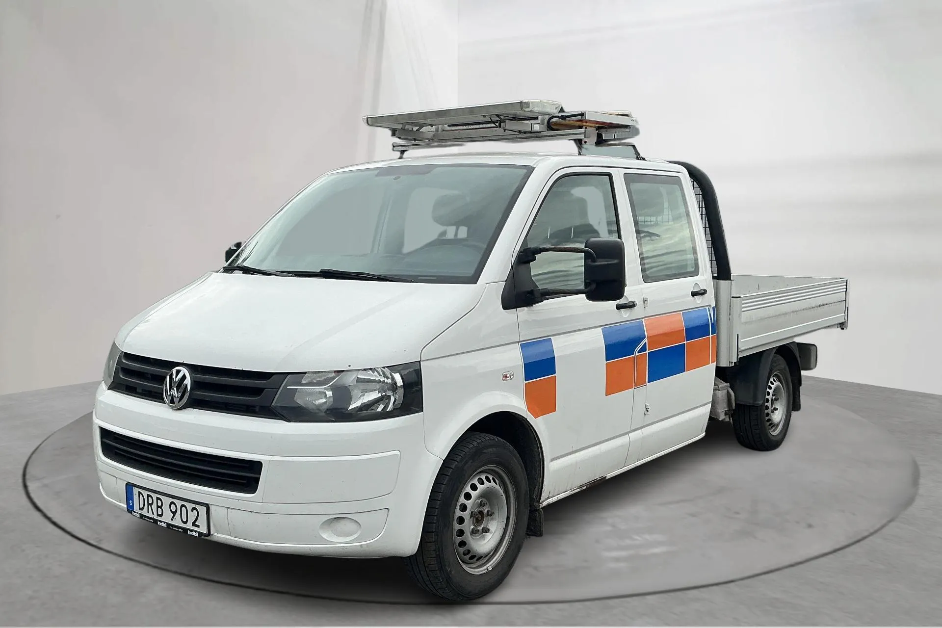 Presentationsfoto 1 av 14: VW Transporter T5 2.0 TDI Pickup 4MOTION (140hk) - 17 666 mil - Manuell - vit - 2015