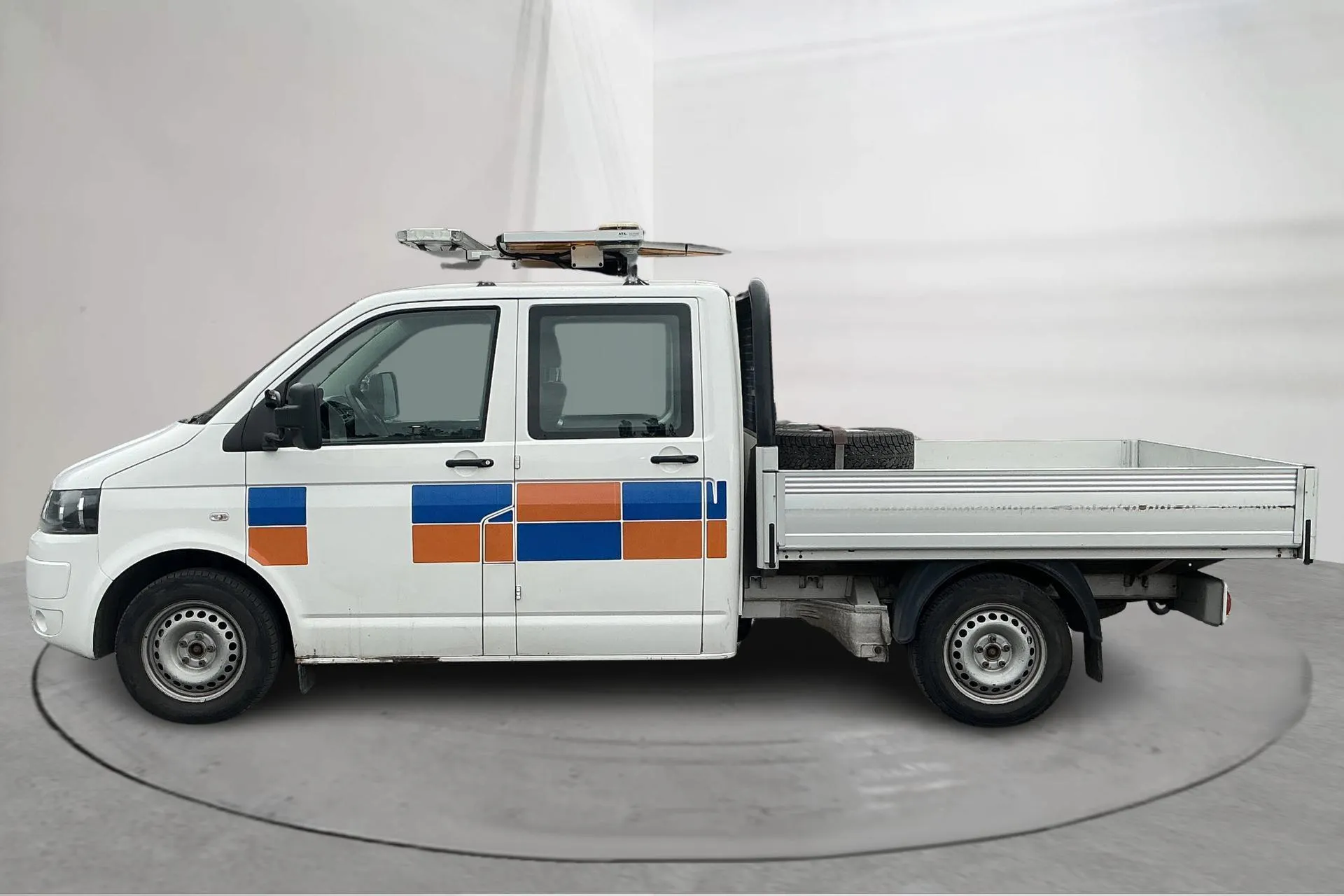 Presentationsfoto 2 av 14: VW Transporter T5 2.0 TDI Pickup 4MOTION (140hk) - 17 666 mil - Manuell - vit - 2015