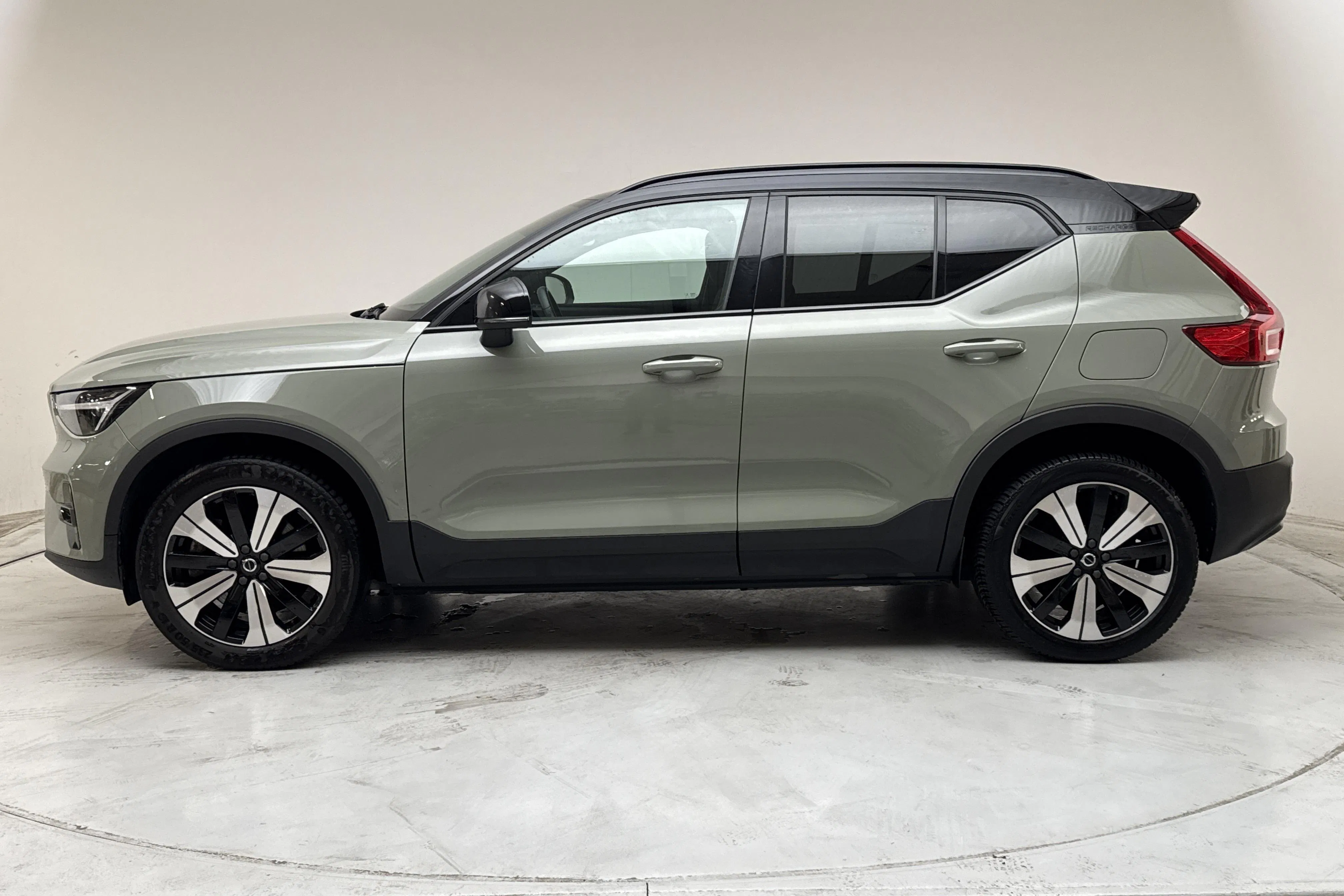 Presentation photo 2 of 18: Volvo XC40 P6 Recharge (231hk) - 145 880 km - Automatic - green - 2023