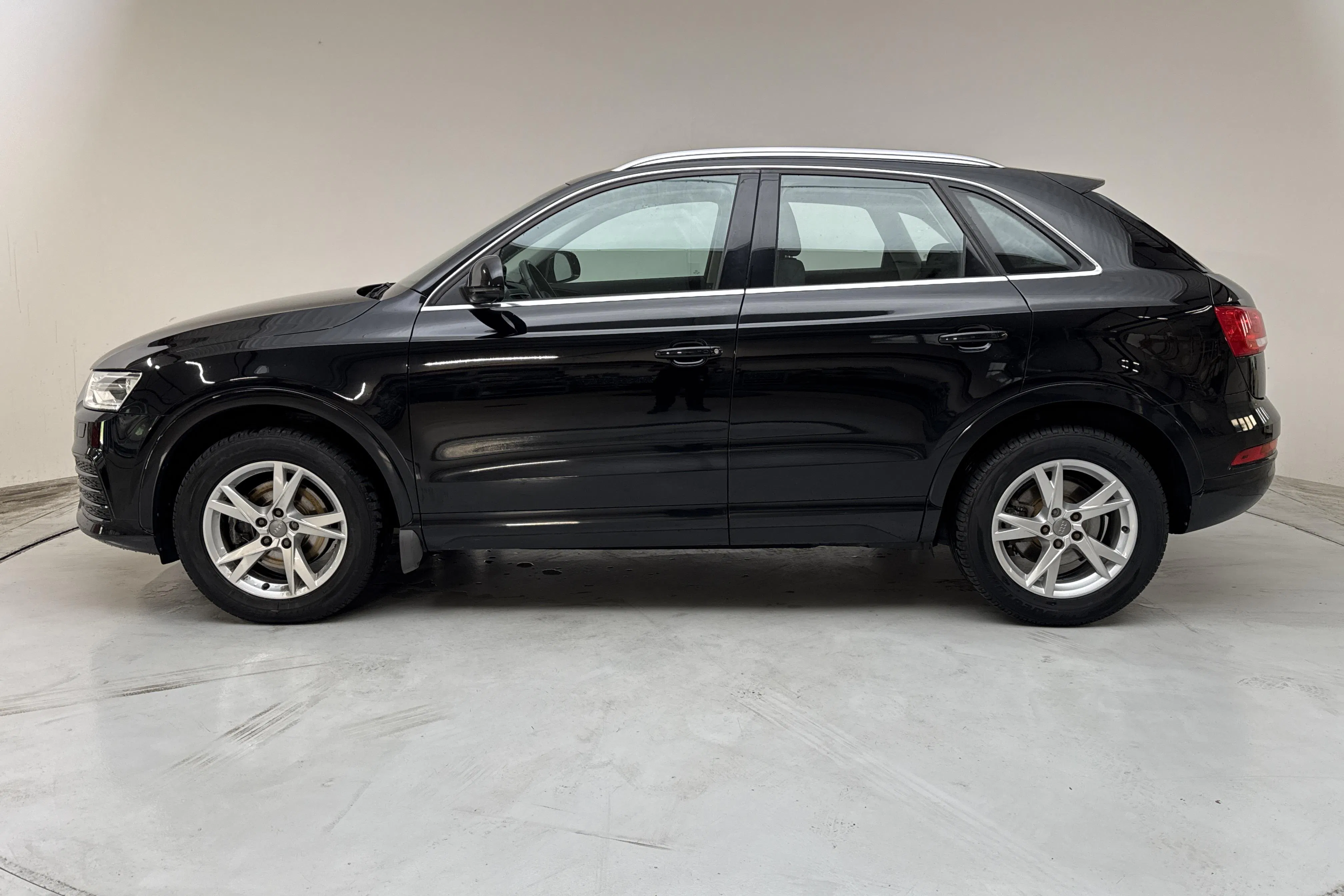 Presentation photo 2 of 12: Audi Q3 2.0 TDI quattro (150hk) - 143 290 km - Automatic - black - 2018