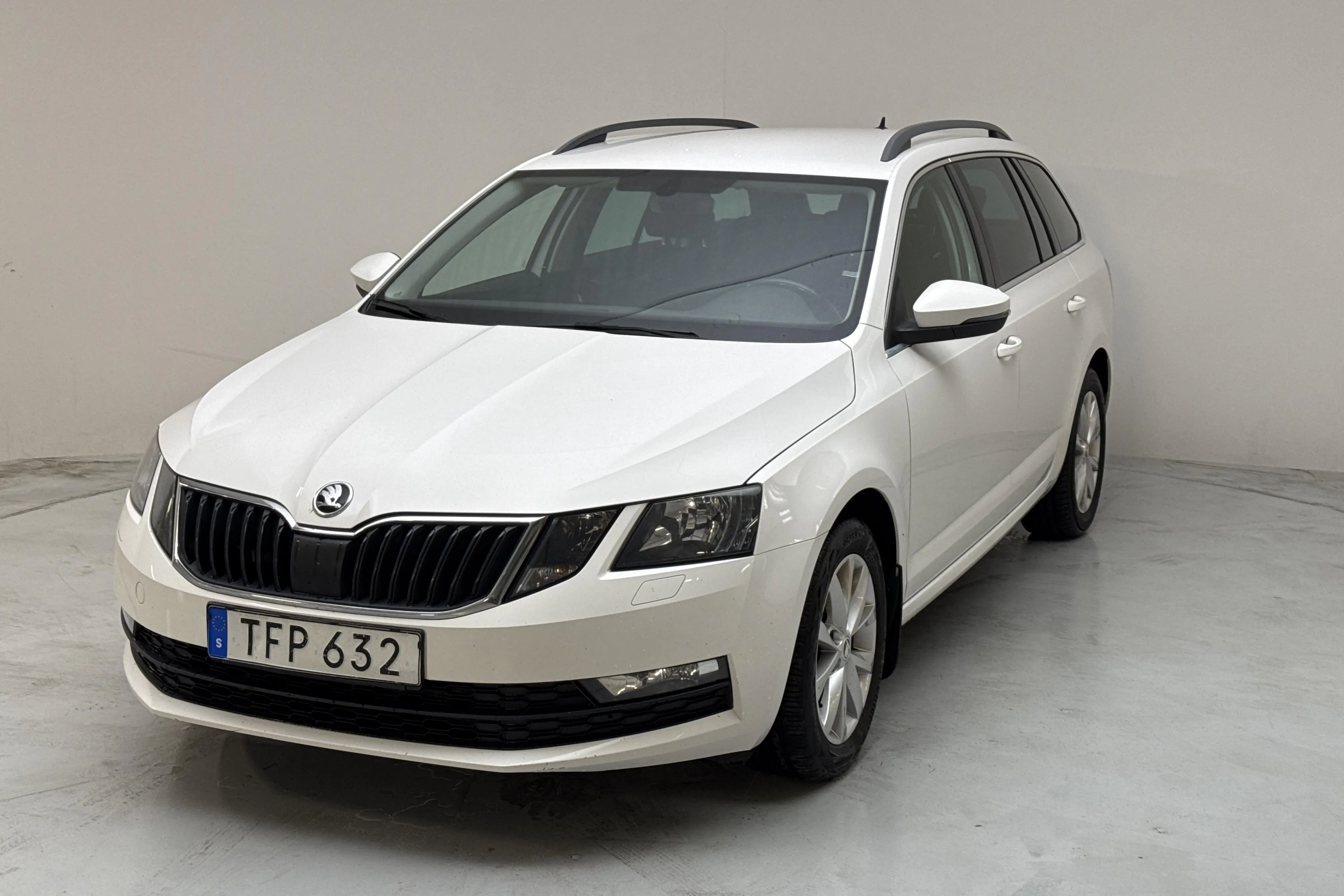 Presentationsfoto 1 av 12: Skoda Octavia III 1.6 TDI Combi (115hk) - 19 431 mil - Automat - vit - 2018