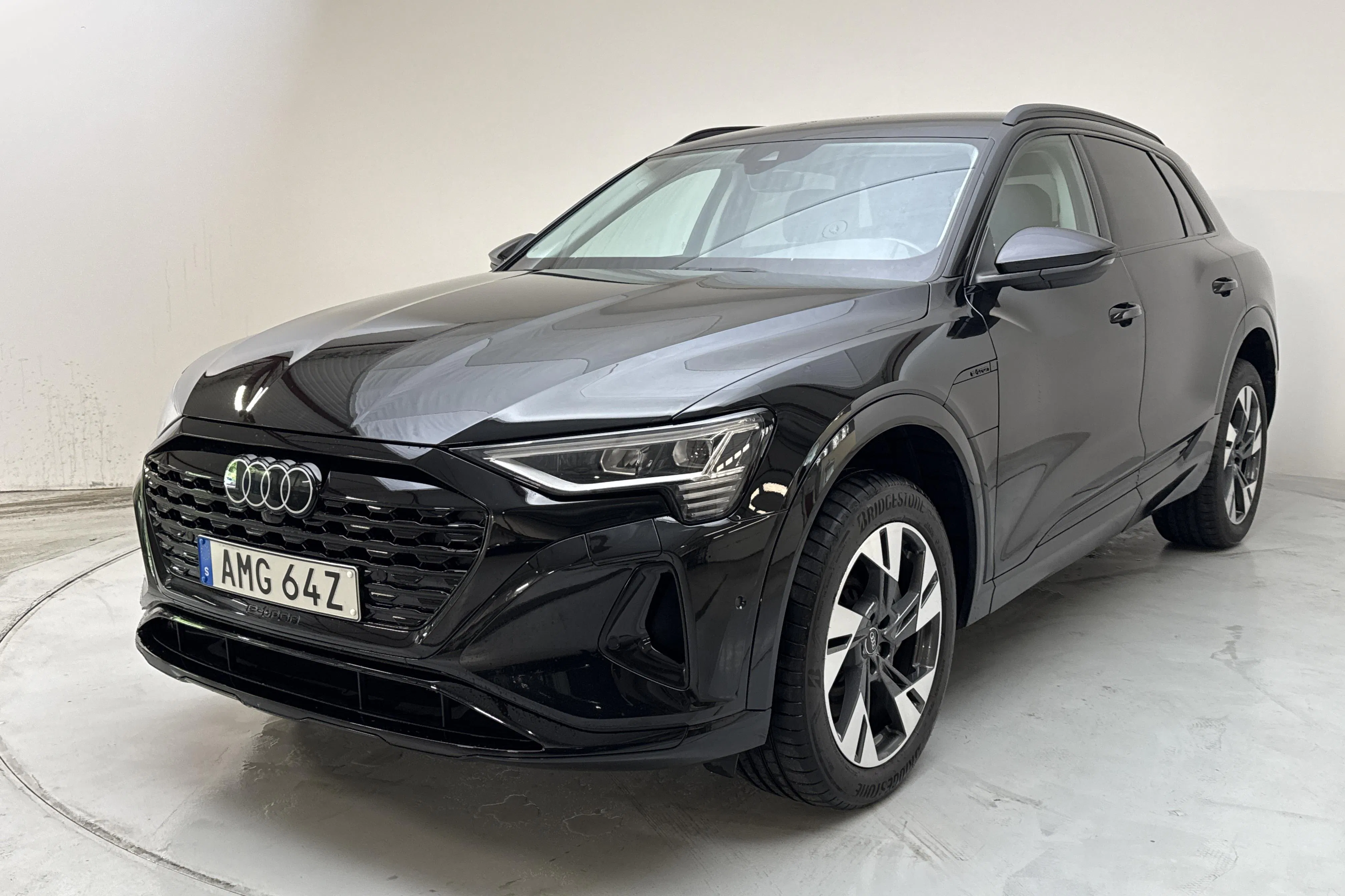Presentationsfoto 1 av 16: Audi Q8 55 e-tron quattro (408hk) - 8 148 mil - Automat - svart - 2024