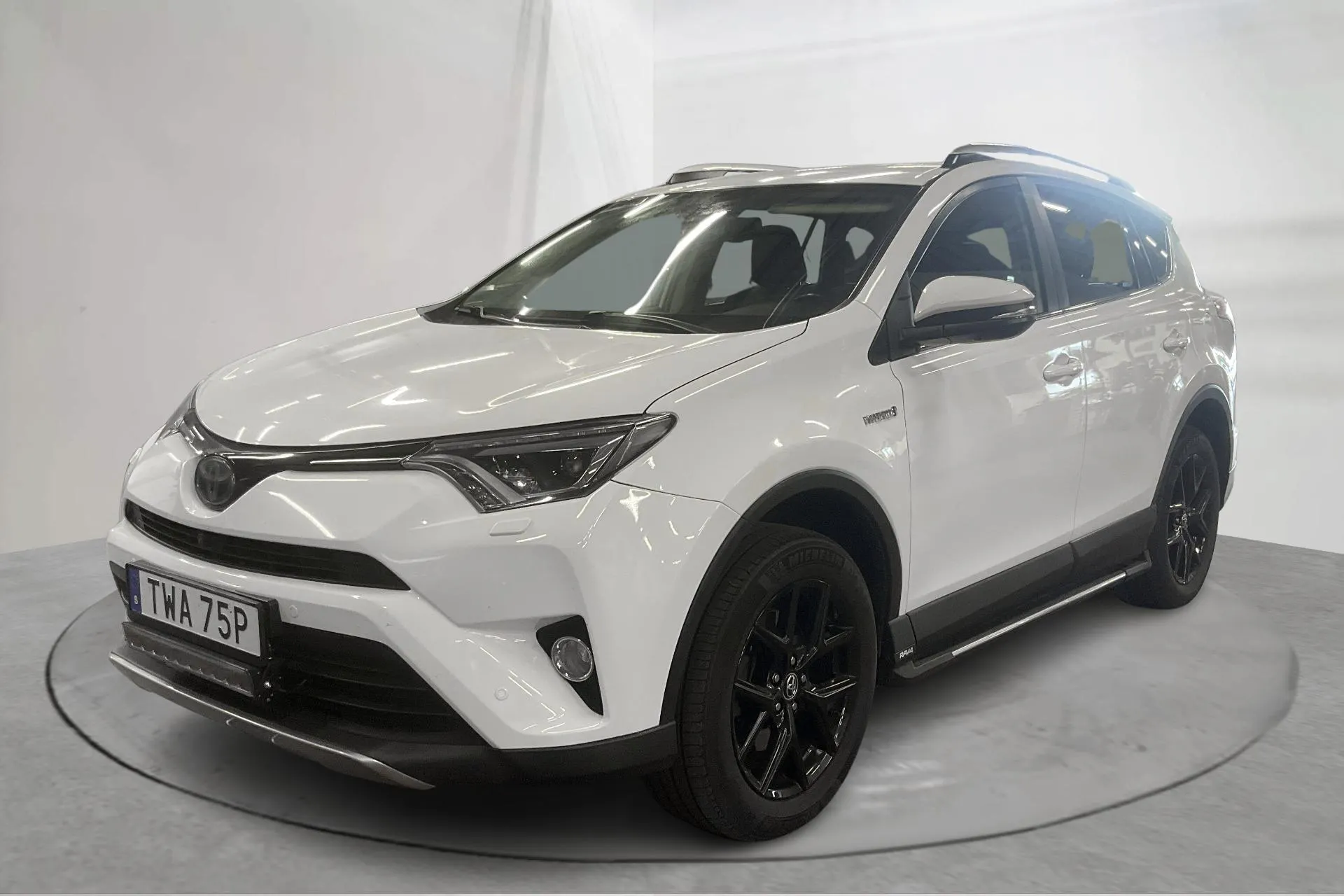 Presentation photo 1 of 16: Toyota RAV4 Hybrid 2.5 AWD (197hk) - 112 810 km - Automatic - white - 2016