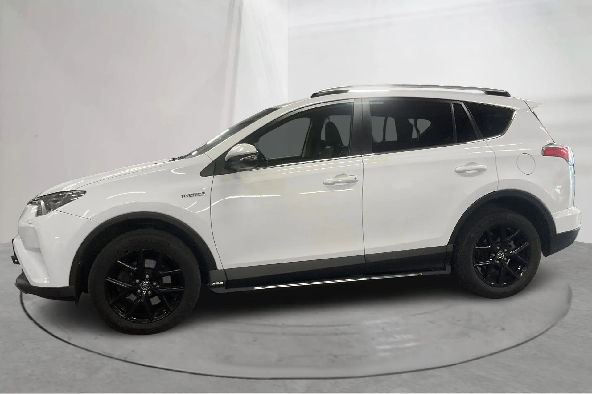 Presentation photo 2 of 16: Toyota RAV4 Hybrid 2.5 AWD (197hk) - 112 810 km - Automatic - white - 2016