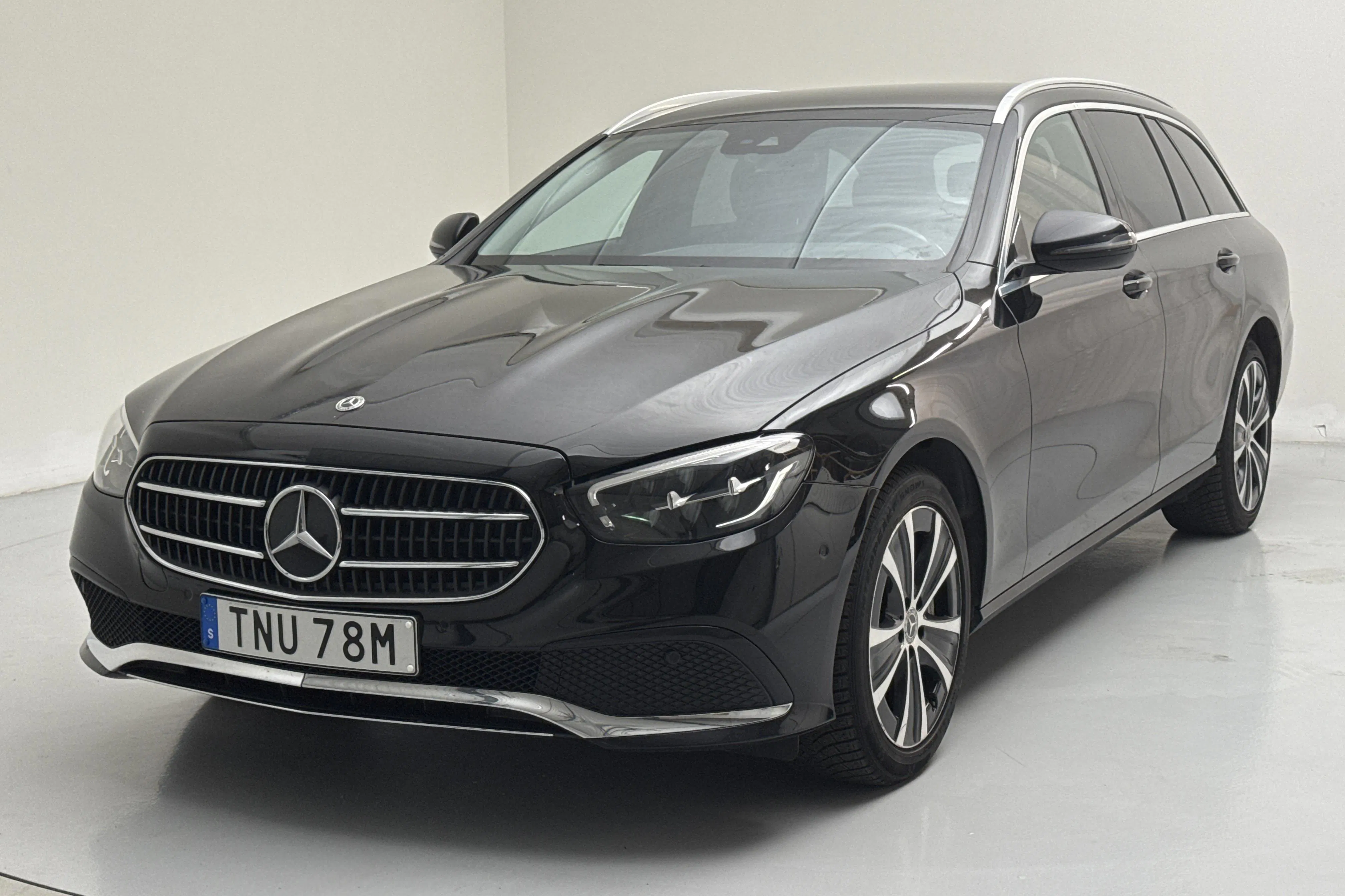 Presentation photo 1 of 13: Mercedes E 300 de Kombi S213 (316hk) - 267 990 km - Automatic - black - 2023