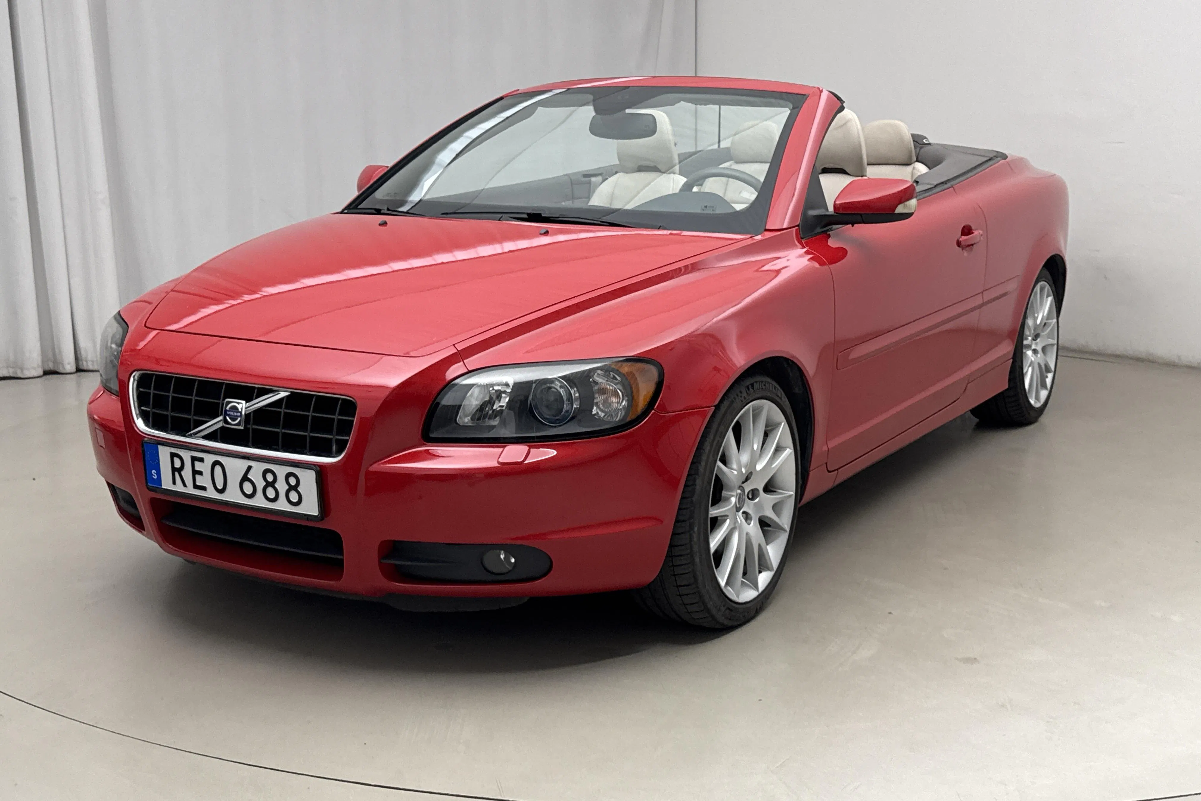 Presentation photo 1 of 20: Volvo C70 T5 Cabriolet (220hk) - 151 170 km - Automatic - red - 2006