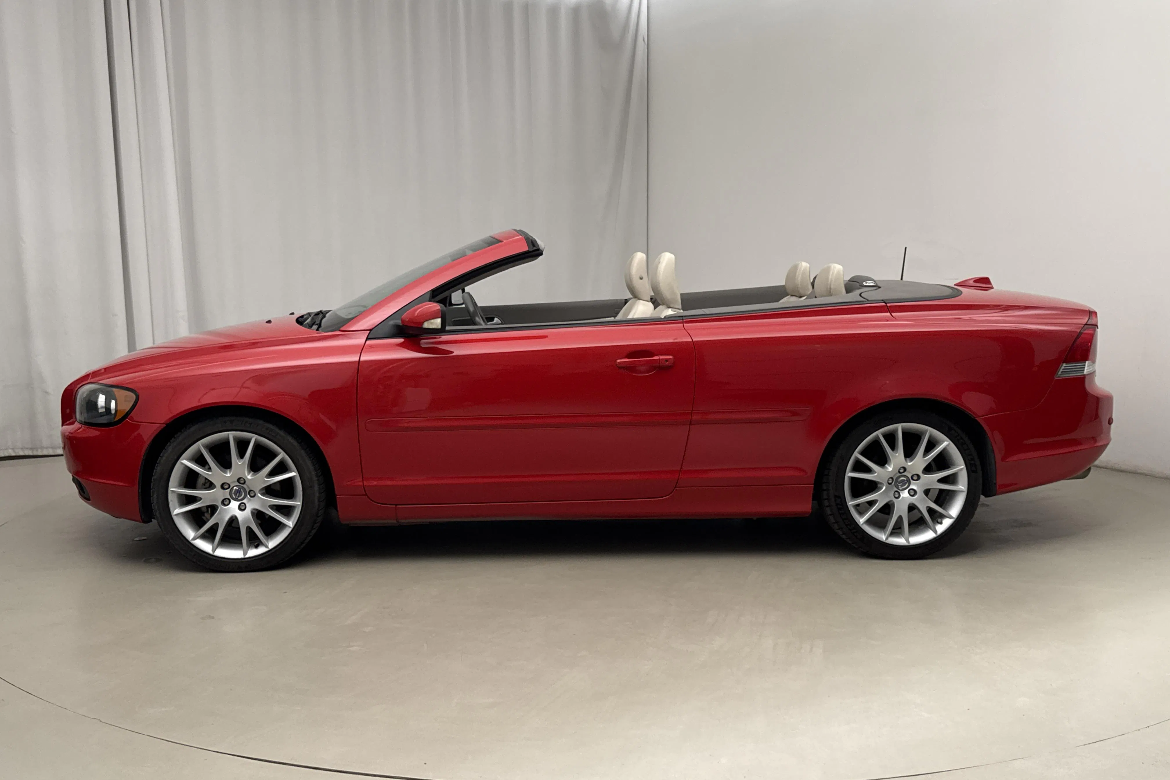 Presentation photo 2 of 20: Volvo C70 T5 Cabriolet (220hk) - 151 170 km - Automatic - red - 2006