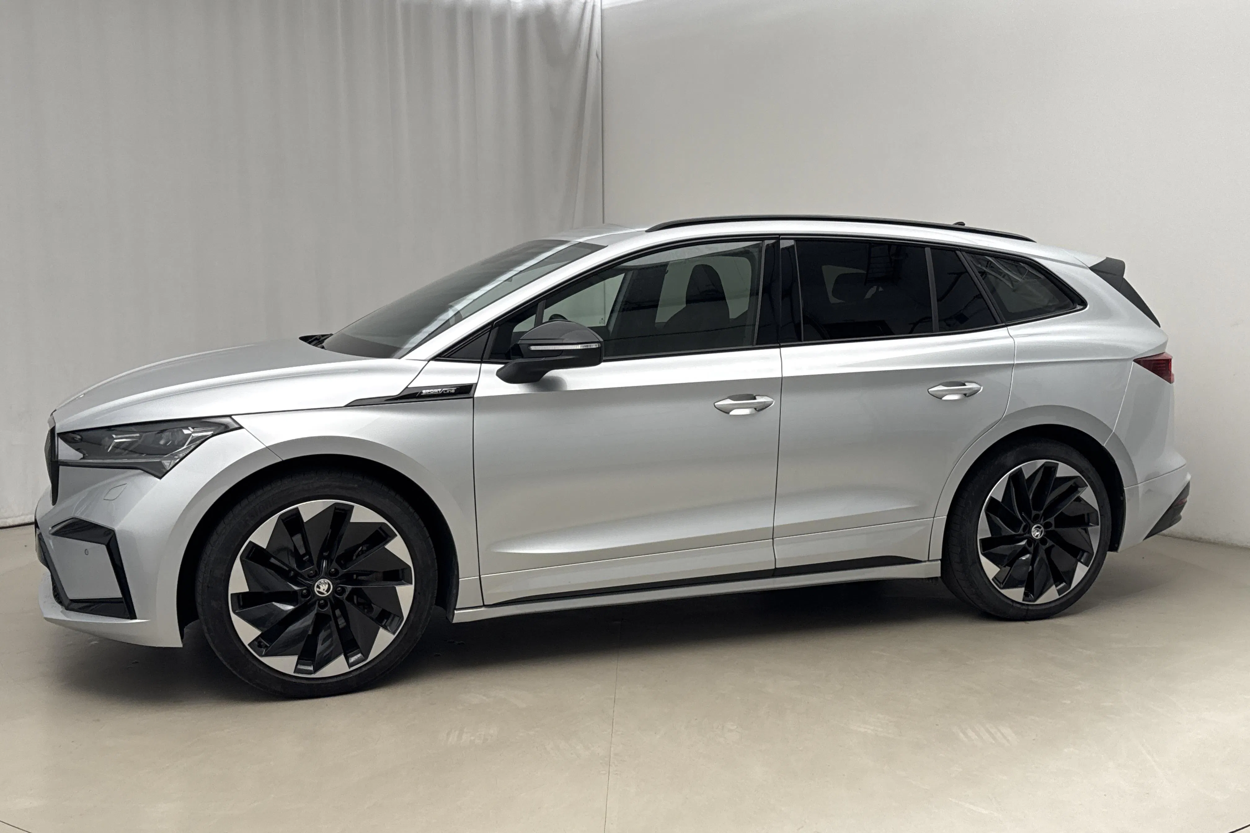 Presentation photo 2 of 20: Skoda Enyaq iV 80x (265hk) - 58 160 km - Automatic - silver - 2023