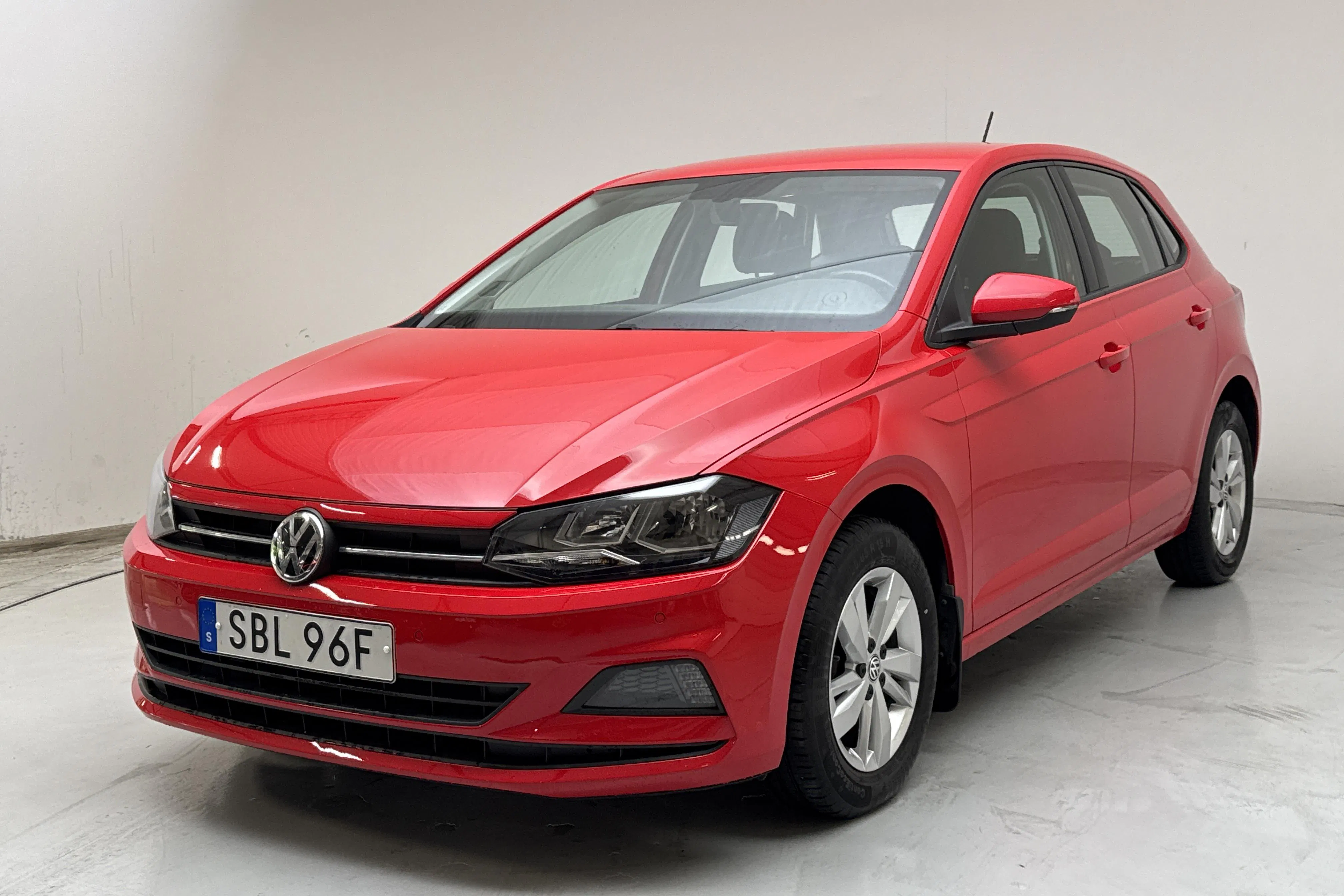 Presentationsfoto 1 av 12: VW Polo 1.0 TSI 5dr (95hk) - 8 753 mil - Manuell - röd - 2020