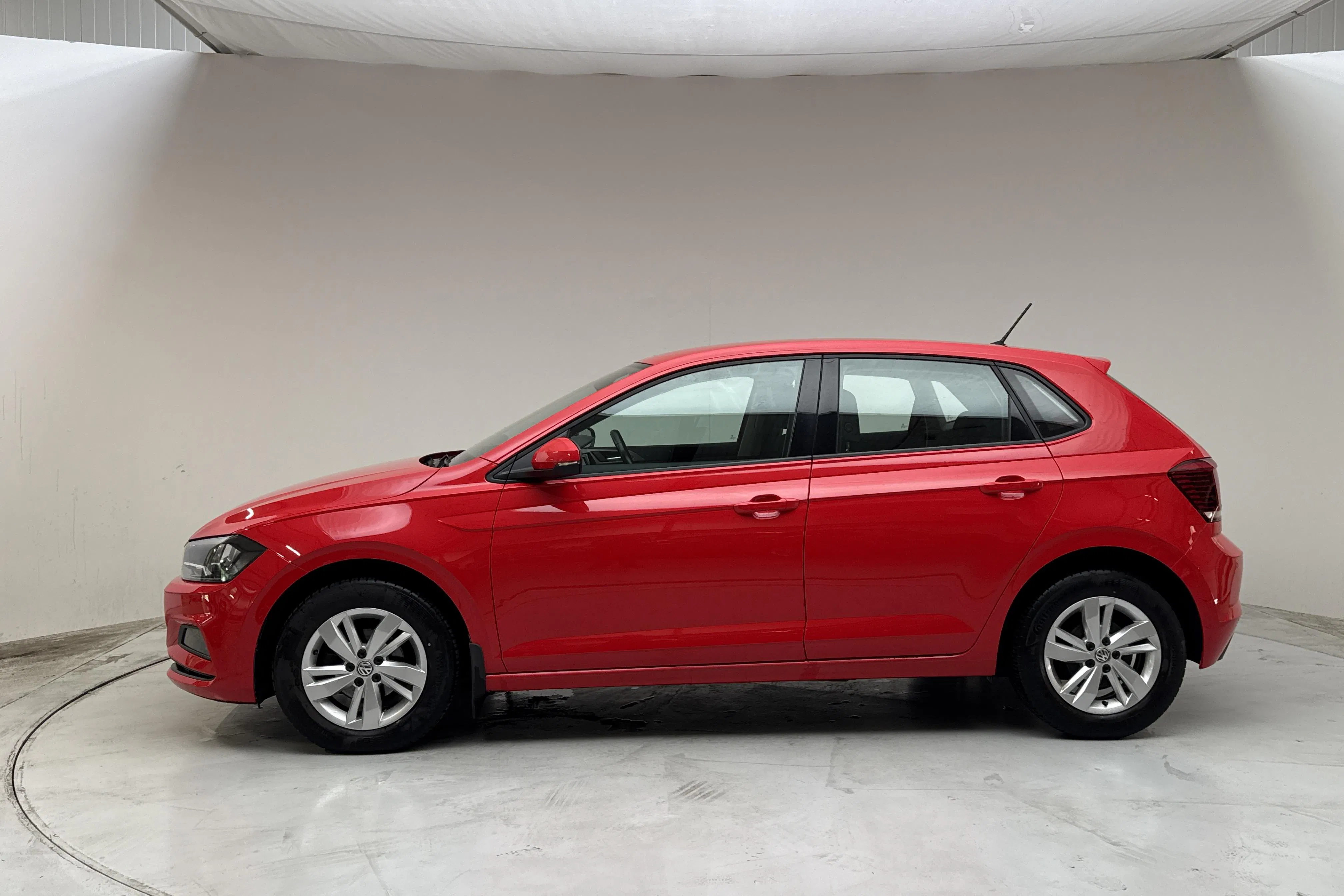 Presentationsfoto 2 av 12: VW Polo 1.0 TSI 5dr (95hk) - 8 753 mil - Manuell - röd - 2020
