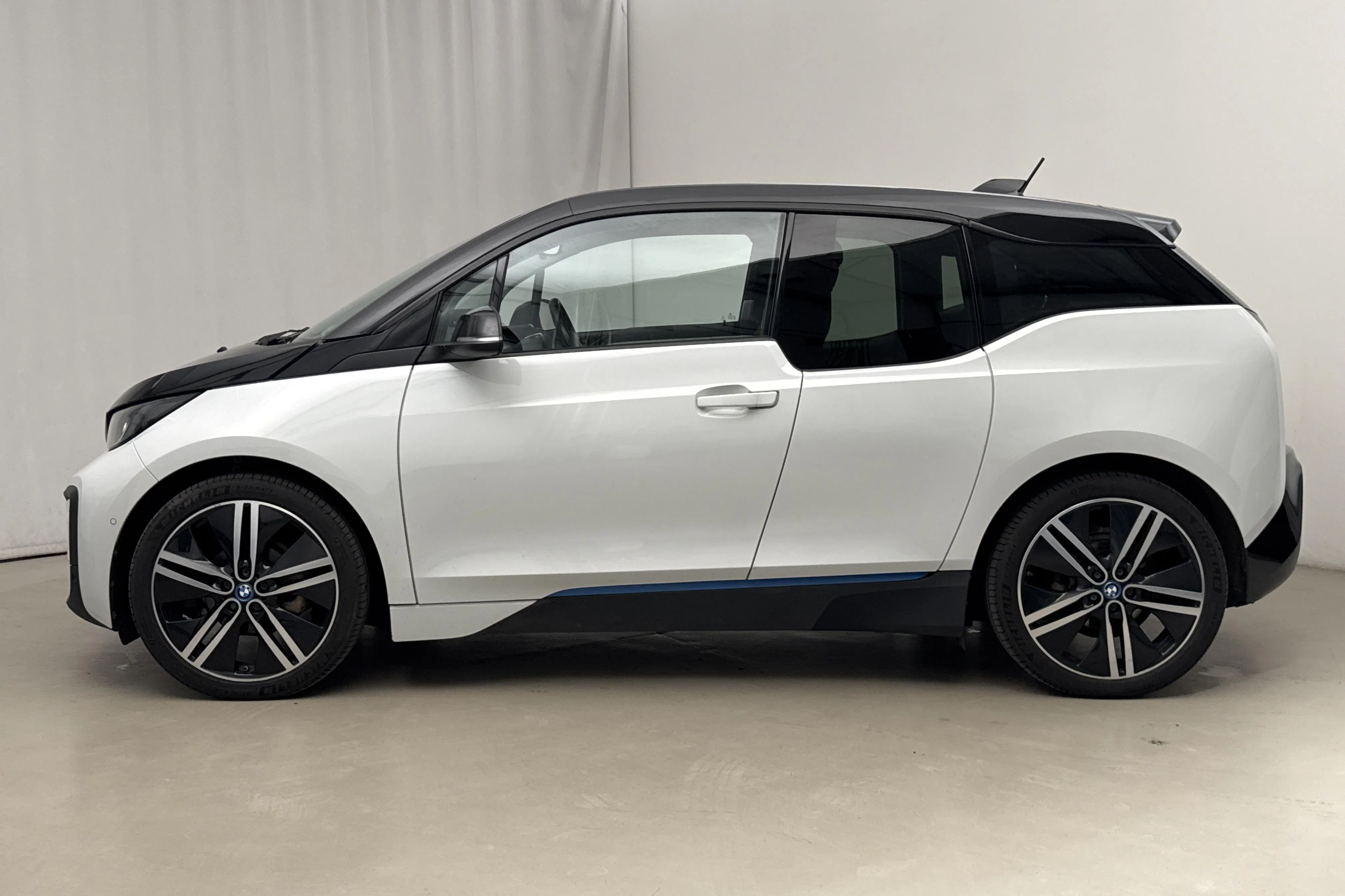 Presentation photo 2 of 21: BMW i3 94Ah, I01 (170hk) - 86 460 km - Automatic - white - 2018