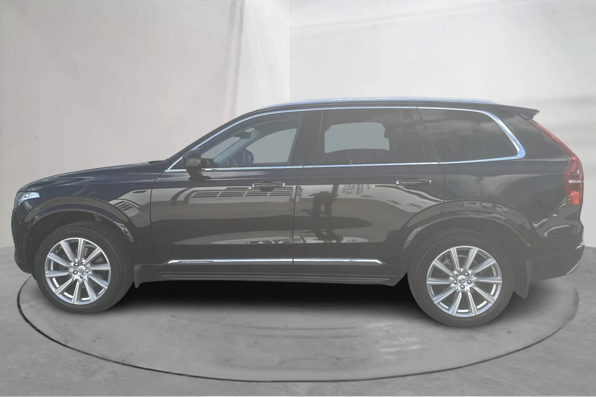 Presentationsfoto 2 av 24: Volvo XC90 D5 AWD (225hk) - 15 672 mil - Automat - svart - 2016