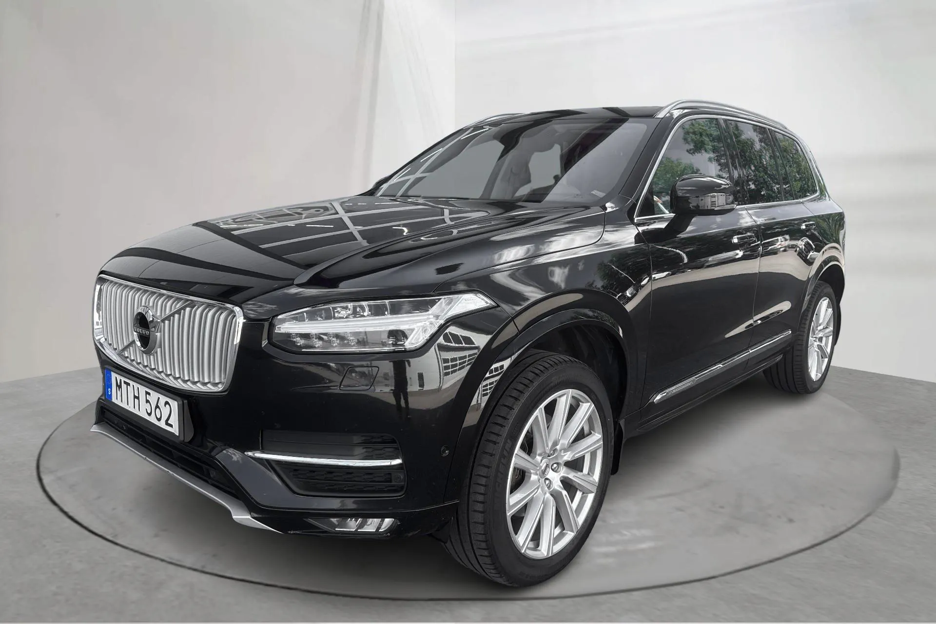 Presentationsfoto 1 av 24: Volvo XC90 D5 AWD (225hk) - 15 672 mil - Automat - svart - 2016