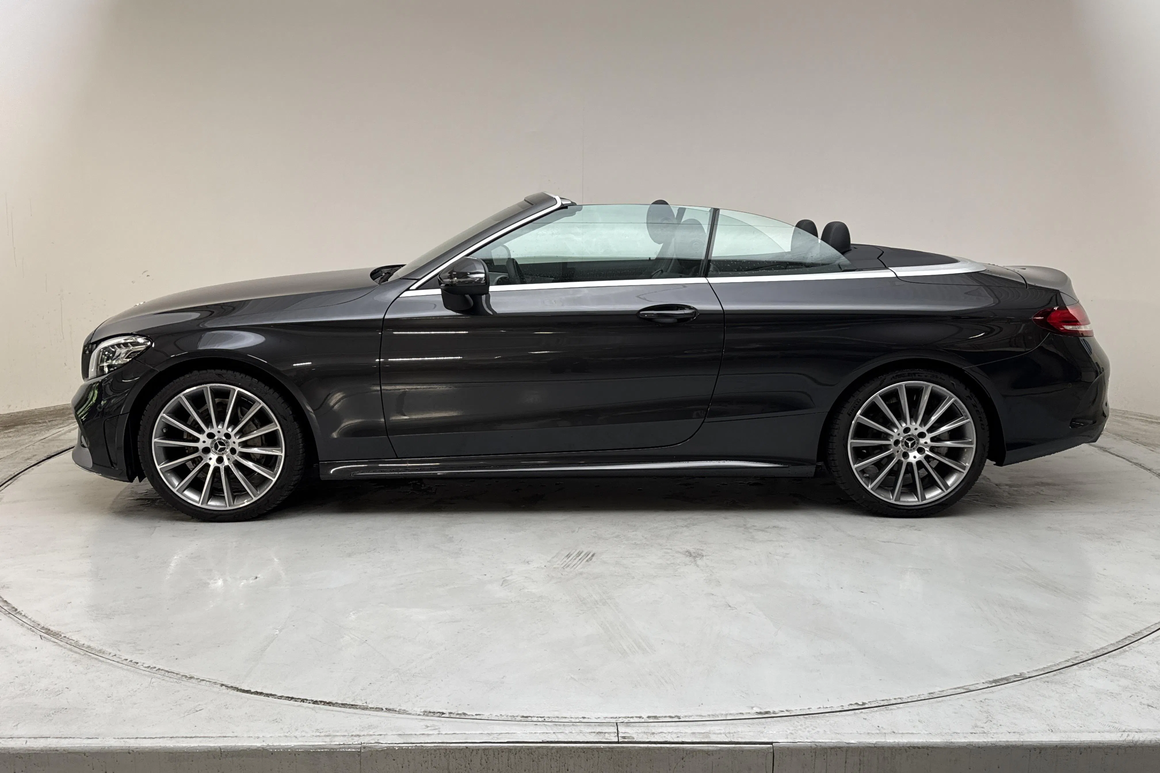 Presentationsfoto 2 av 20: Mercedes C 200 Cabriolet A205 (184hk) - 1 466 mil - Automat - grå - 2020