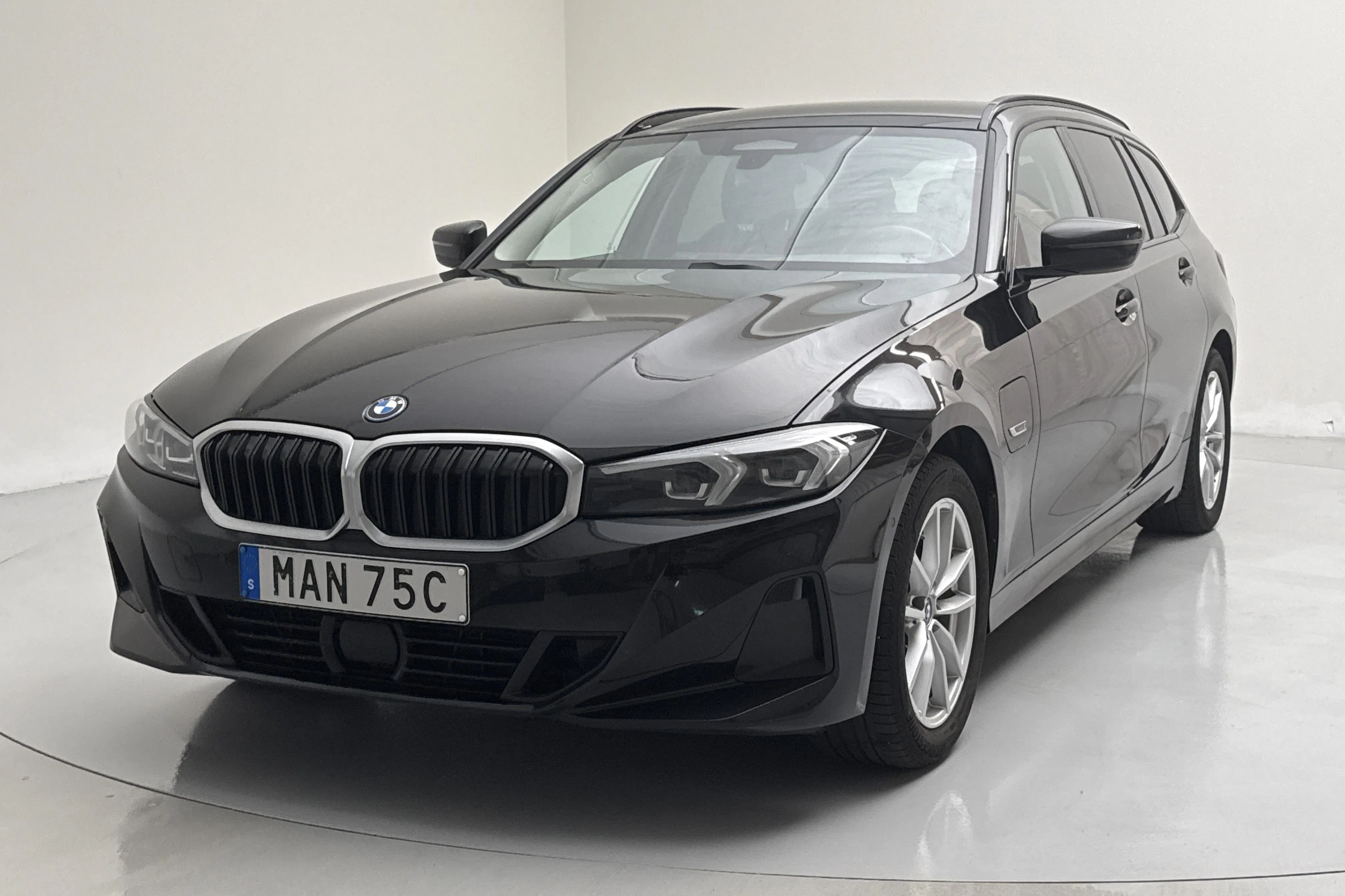 Presentation photo 1 of 19: BMW 330e sDrive Touring LCI, G21 (292hk) - 91 260 km - Automatic - black - 2023