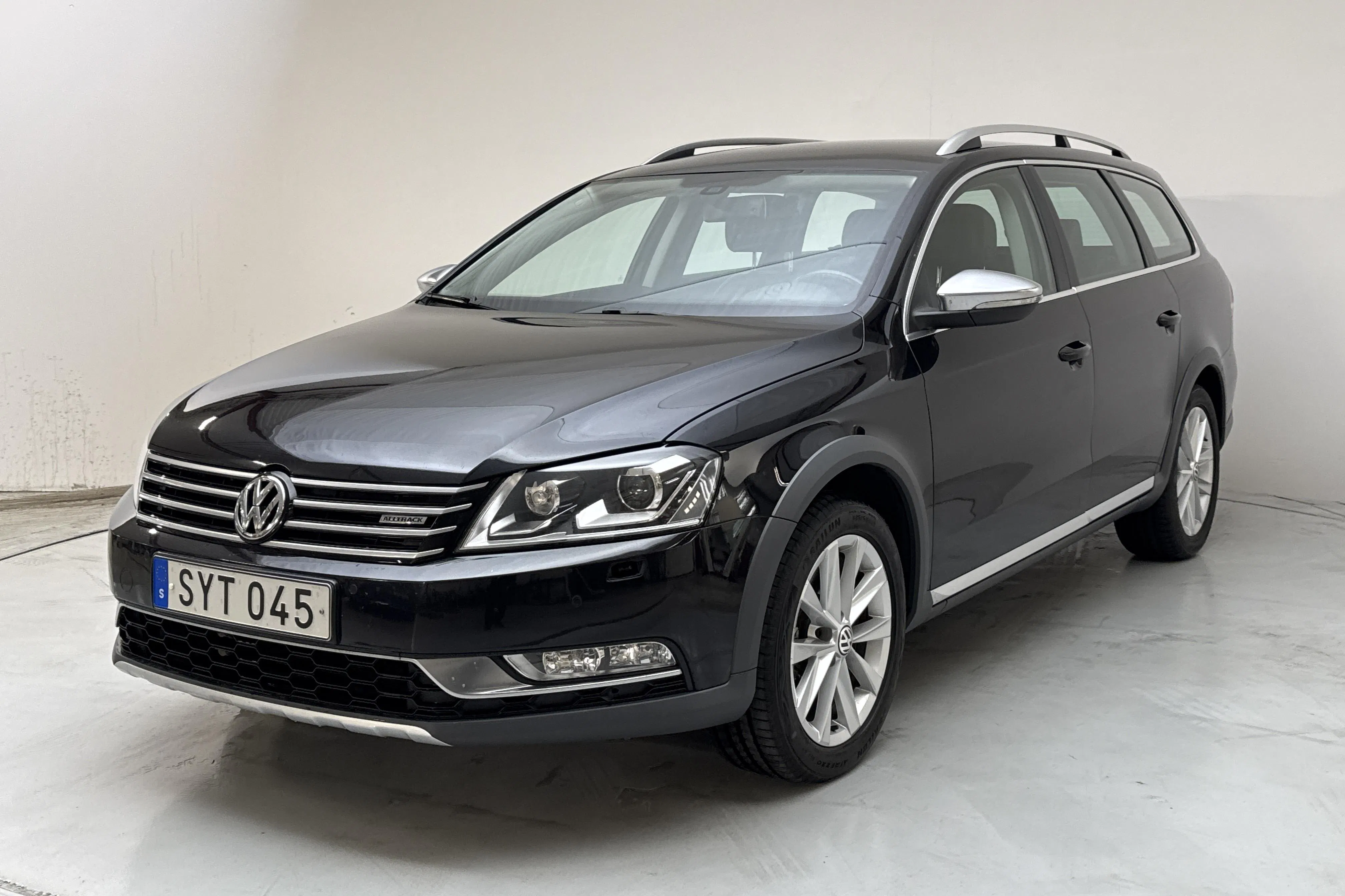 Presentation photo 1 of 15: VW Passat Alltrack 2.0 TDI BlueMotion Technology 4Motion (177hk) - 197 680 km - Automatic - black - 2015