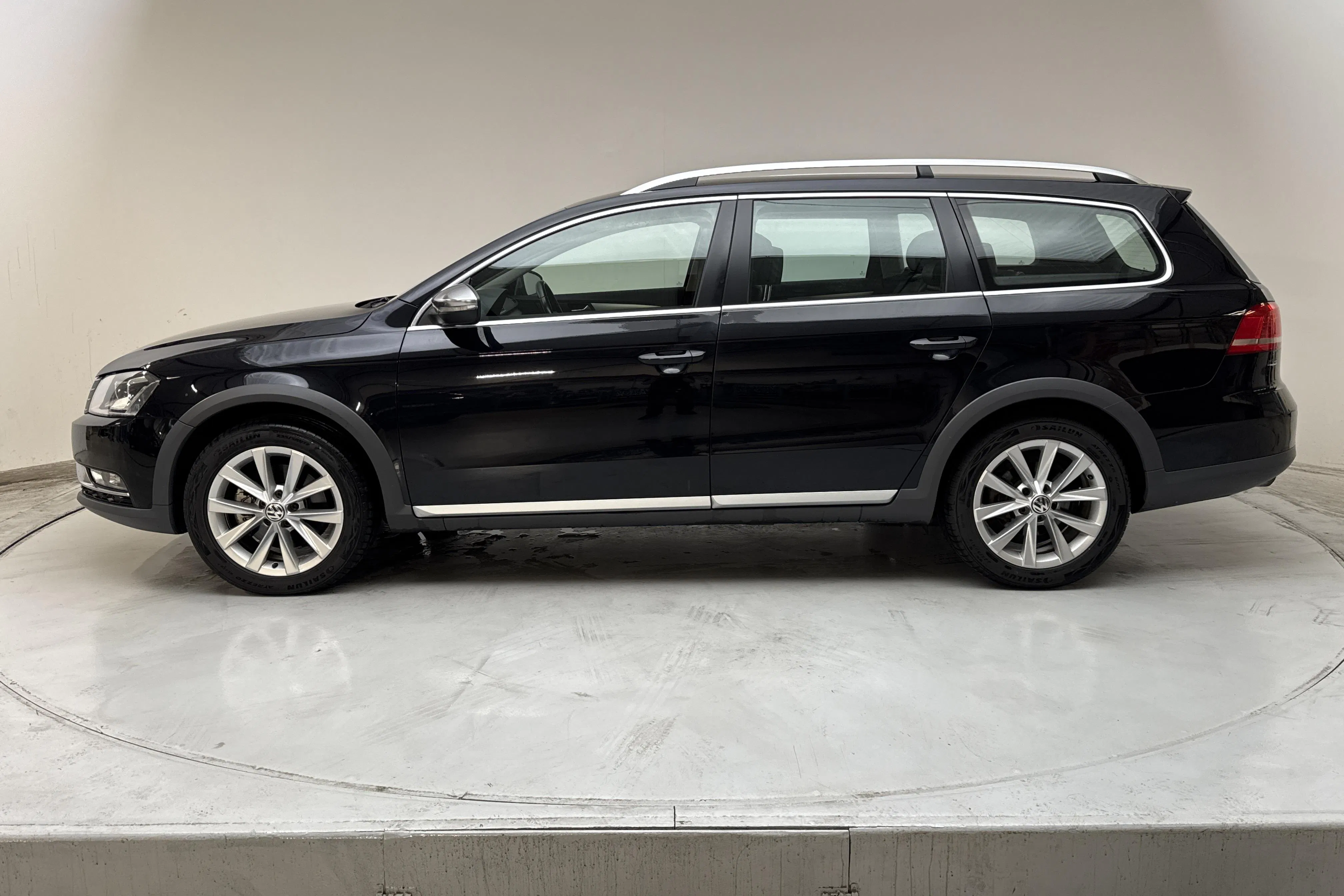 Presentation photo 2 of 15: VW Passat Alltrack 2.0 TDI BlueMotion Technology 4Motion (177hk) - 197 680 km - Automatic - black - 2015