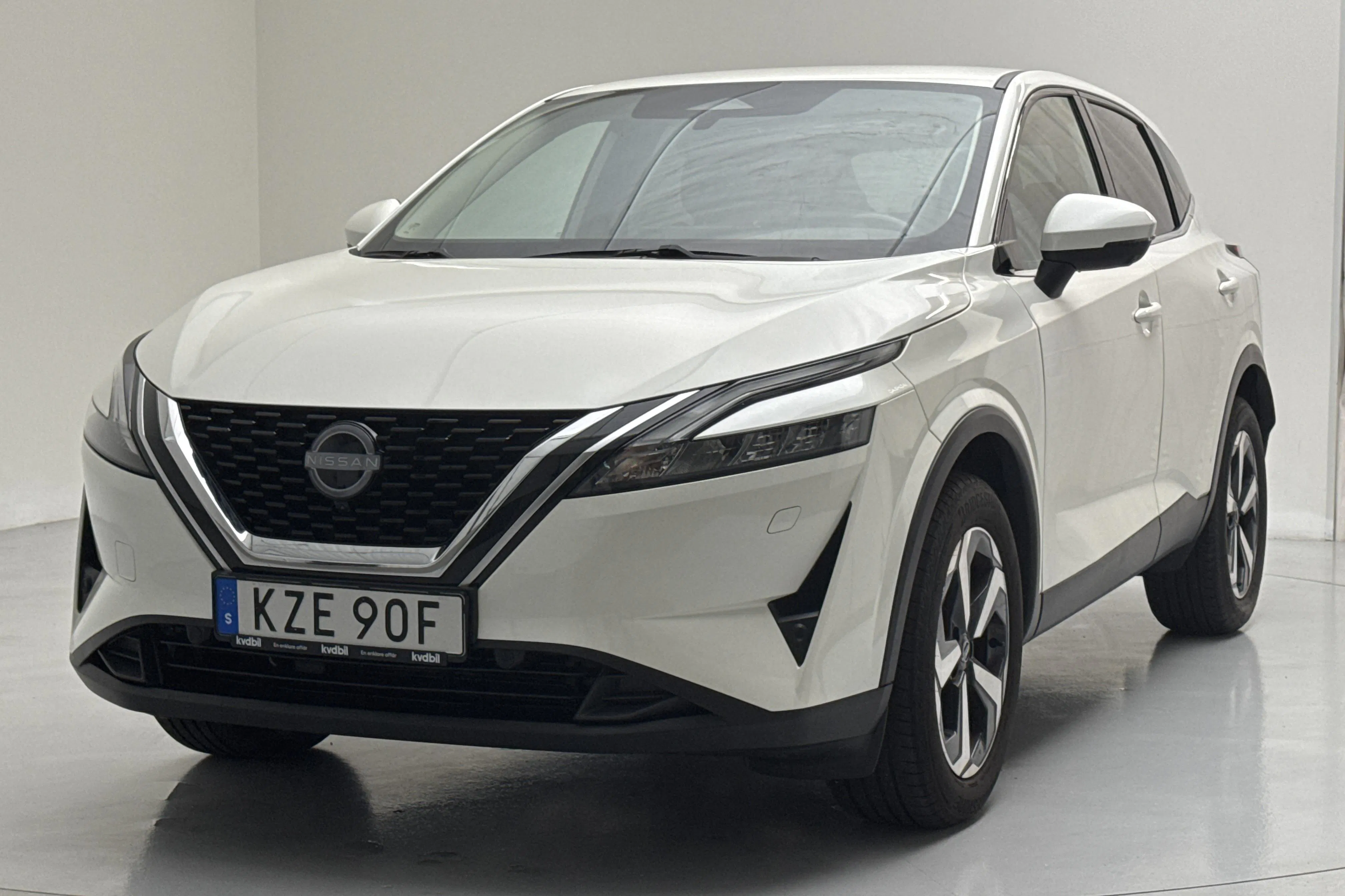 Presentation photo 1 of 14: Nissan Qashqai 1.3 MHEV (158hk) - 50 060 km - Automatic - white - 2023