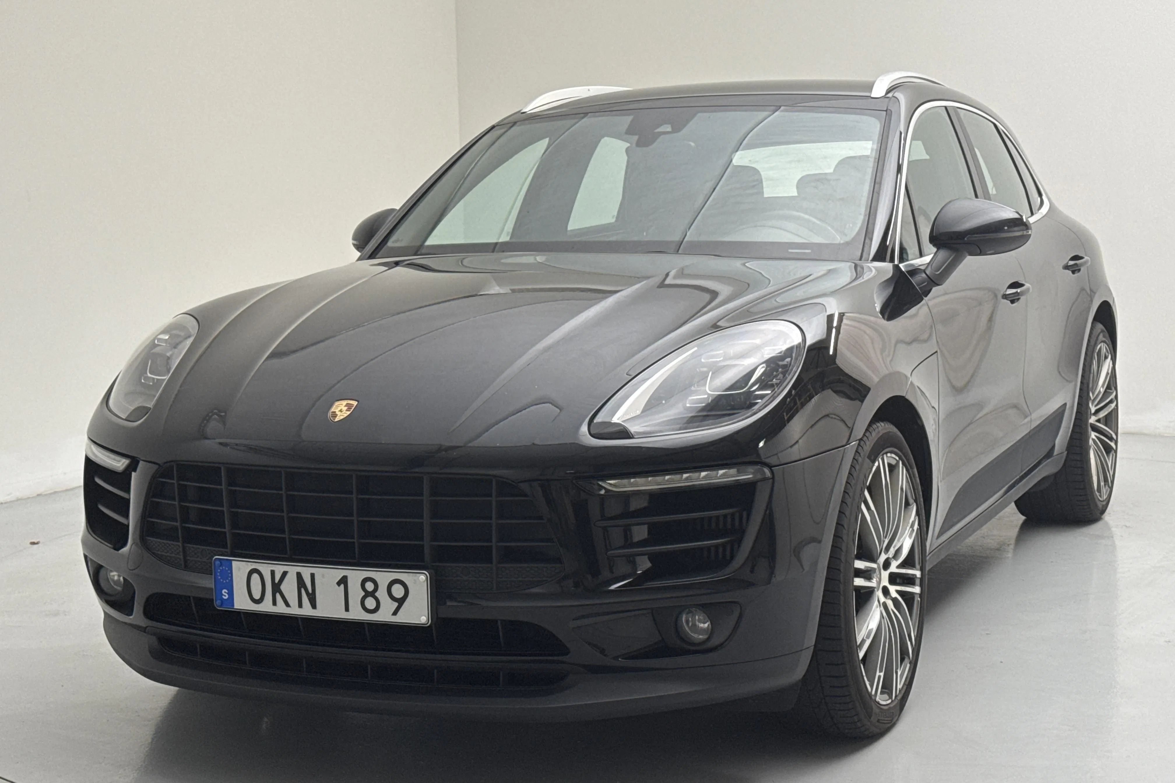 Presentationsfoto 1 av 13: Porsche Macan 3.0 S (340hk) - 23 659 mil - Automat - svart - 2017