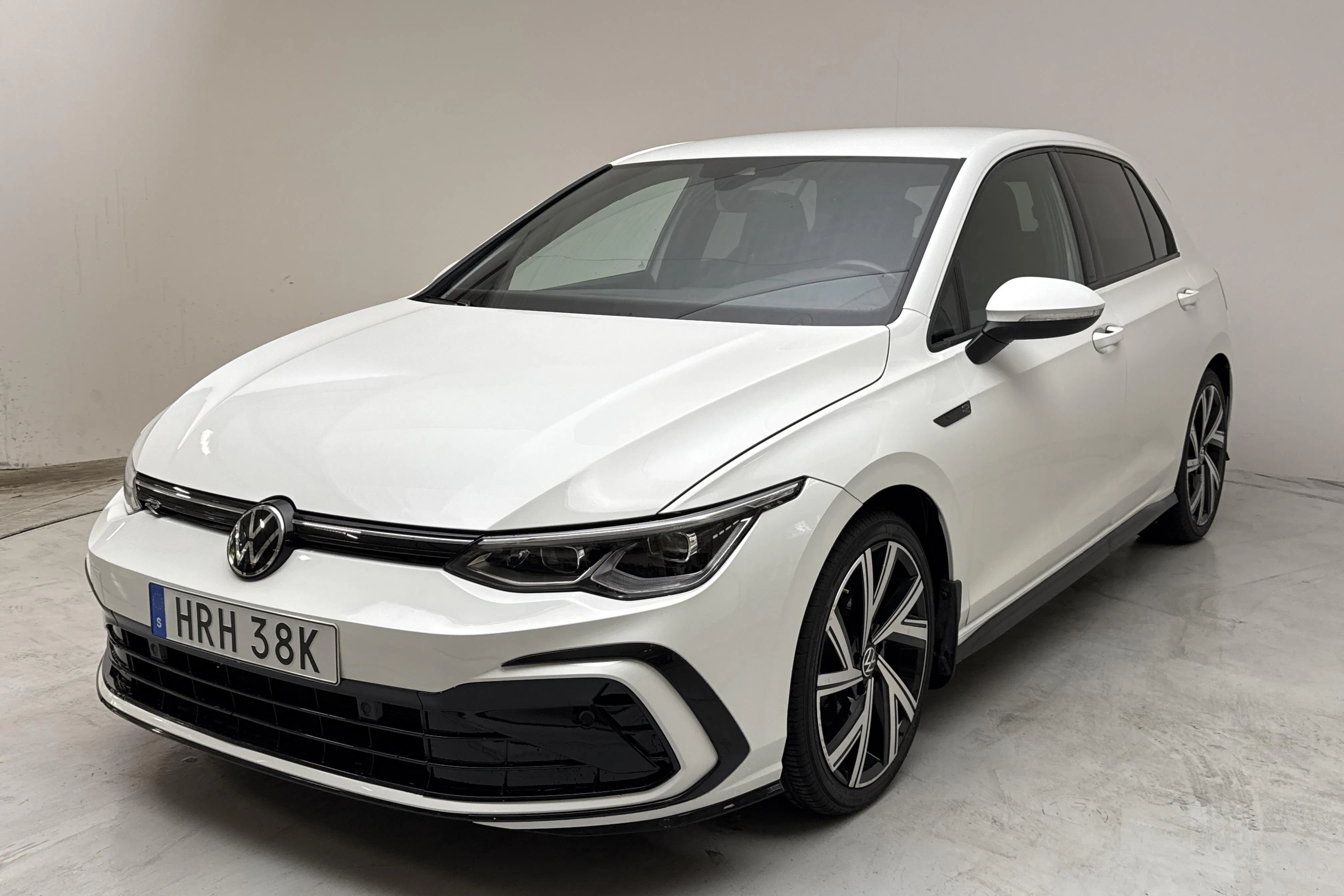 Presentation photo 1 of 13: VW Golf VIII 1.5 TSI 5dr (150hk) - 115 340 km - Automatic - white - 2022
