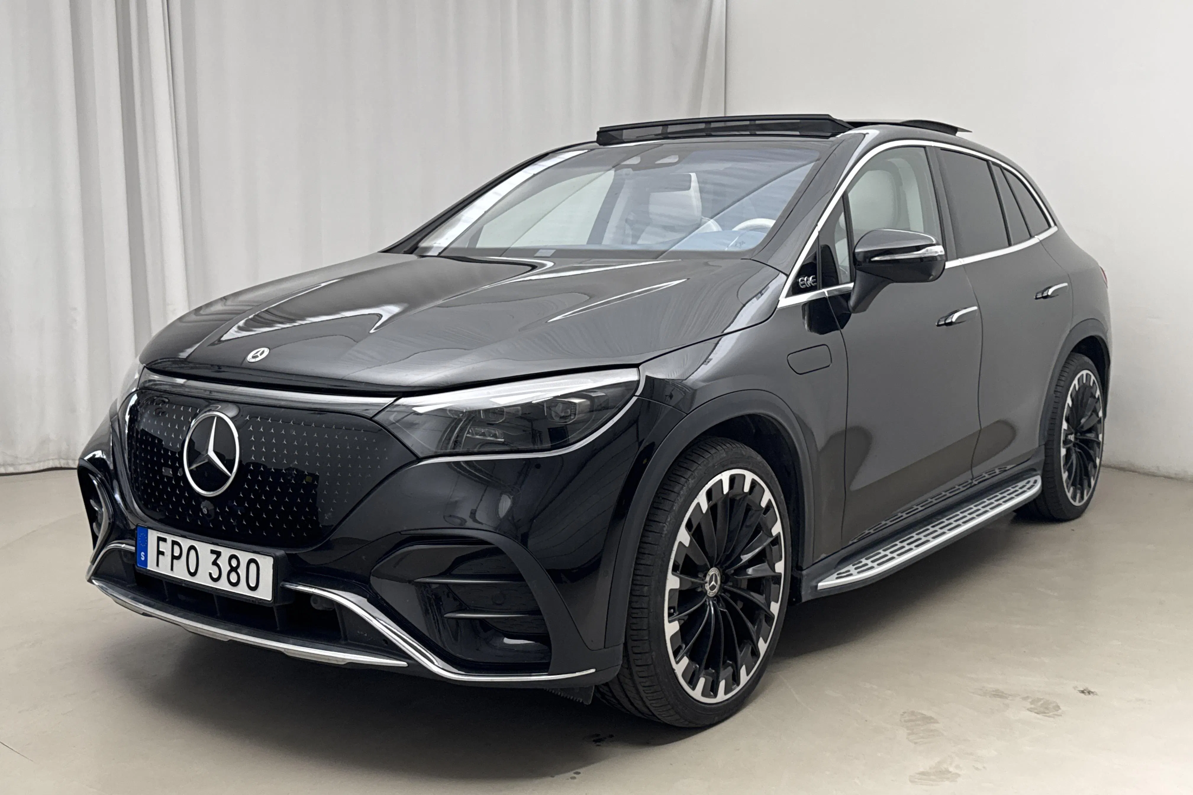 Presentation photo 1 of 18: Mercedes EQE 500 4Matic SUV X294 (408hk) - 24 320 km - Automatic - black - 2023