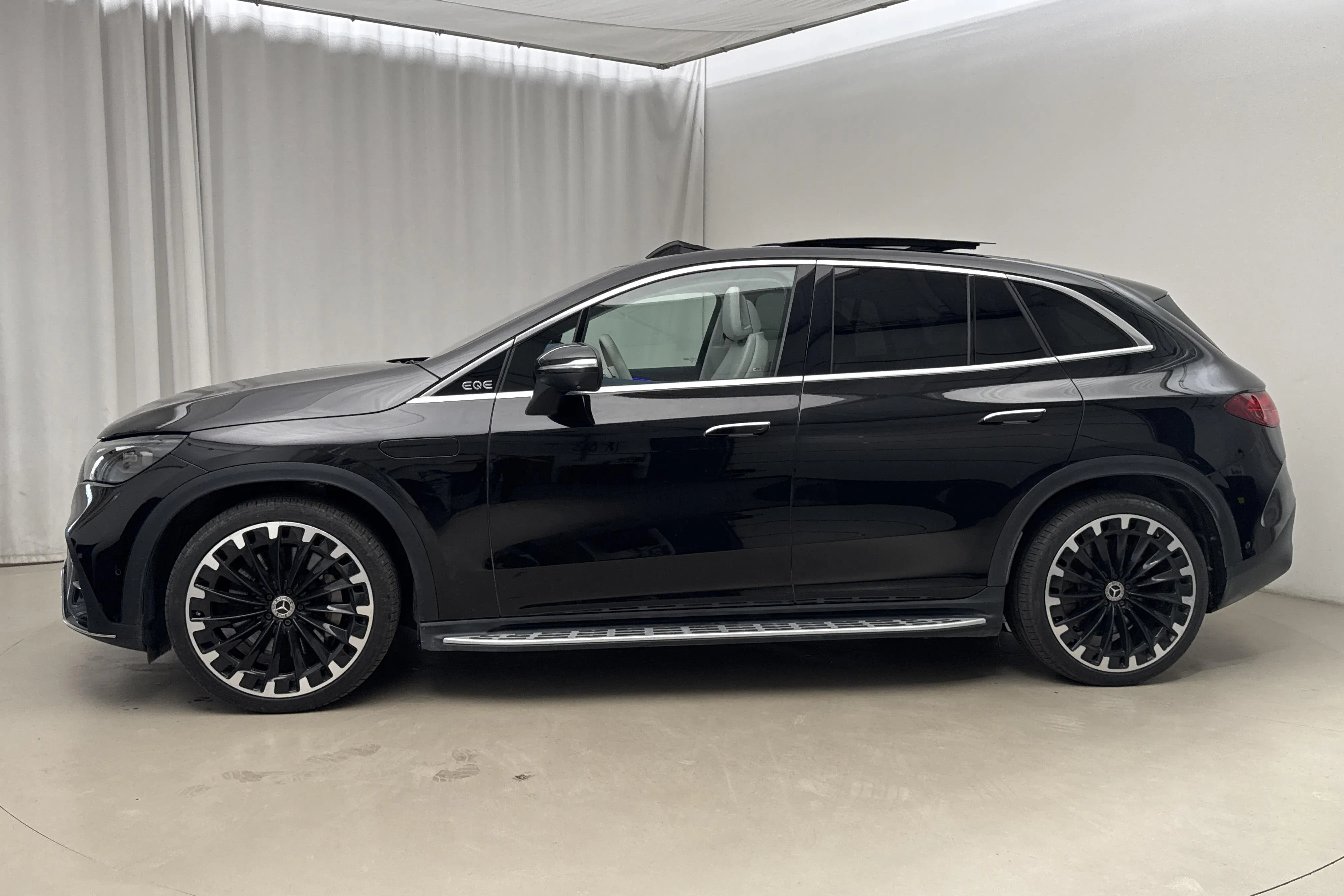 Presentation photo 2 of 18: Mercedes EQE 500 4Matic SUV X294 (408hk) - 24 320 km - Automatic - black - 2023