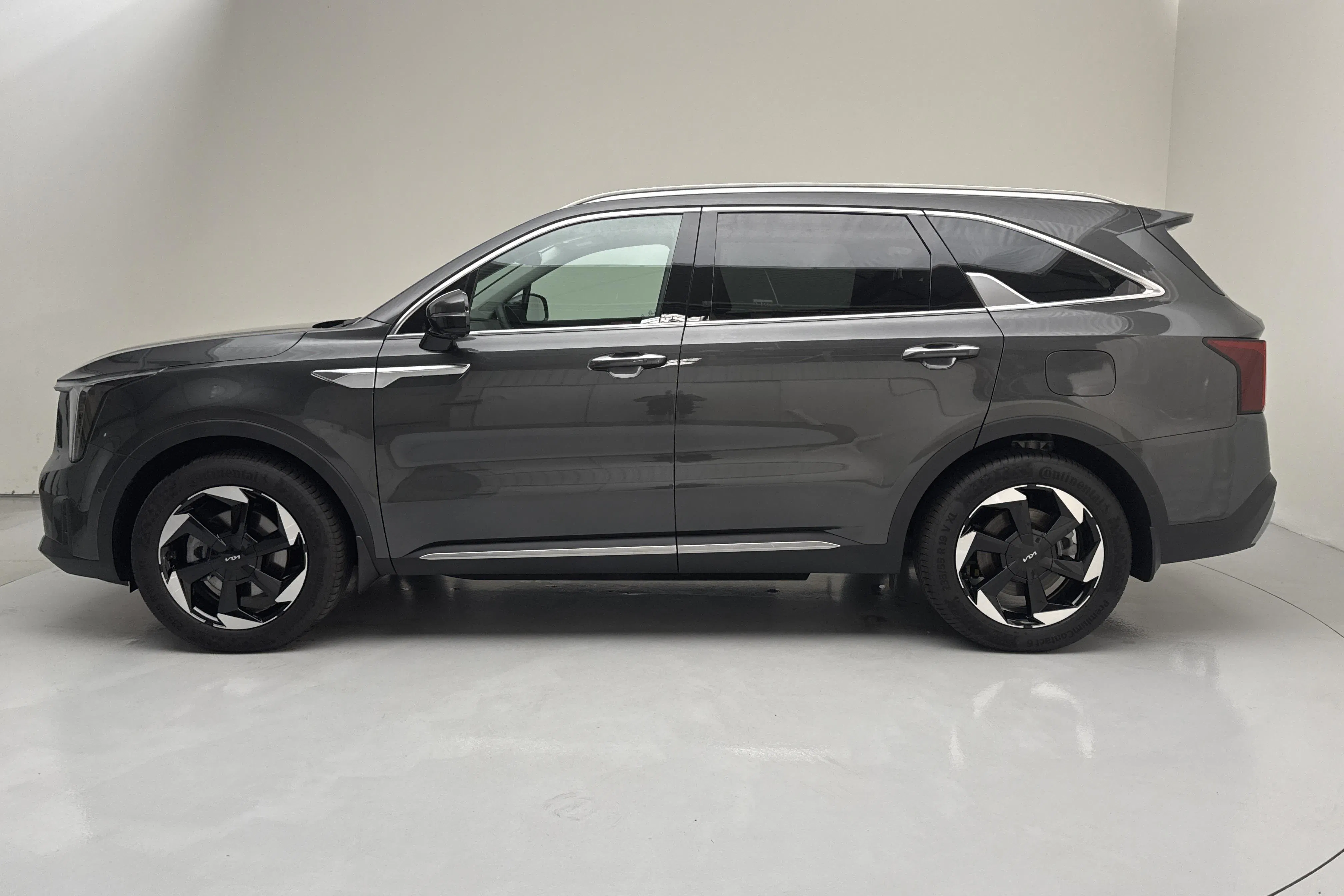 Presentation photo 2 of 22: KIA Sorento 1.6 T-GDi Plug-in Hybrid AWD (265hk) - 6 380 km - Automatic - gray - 2025