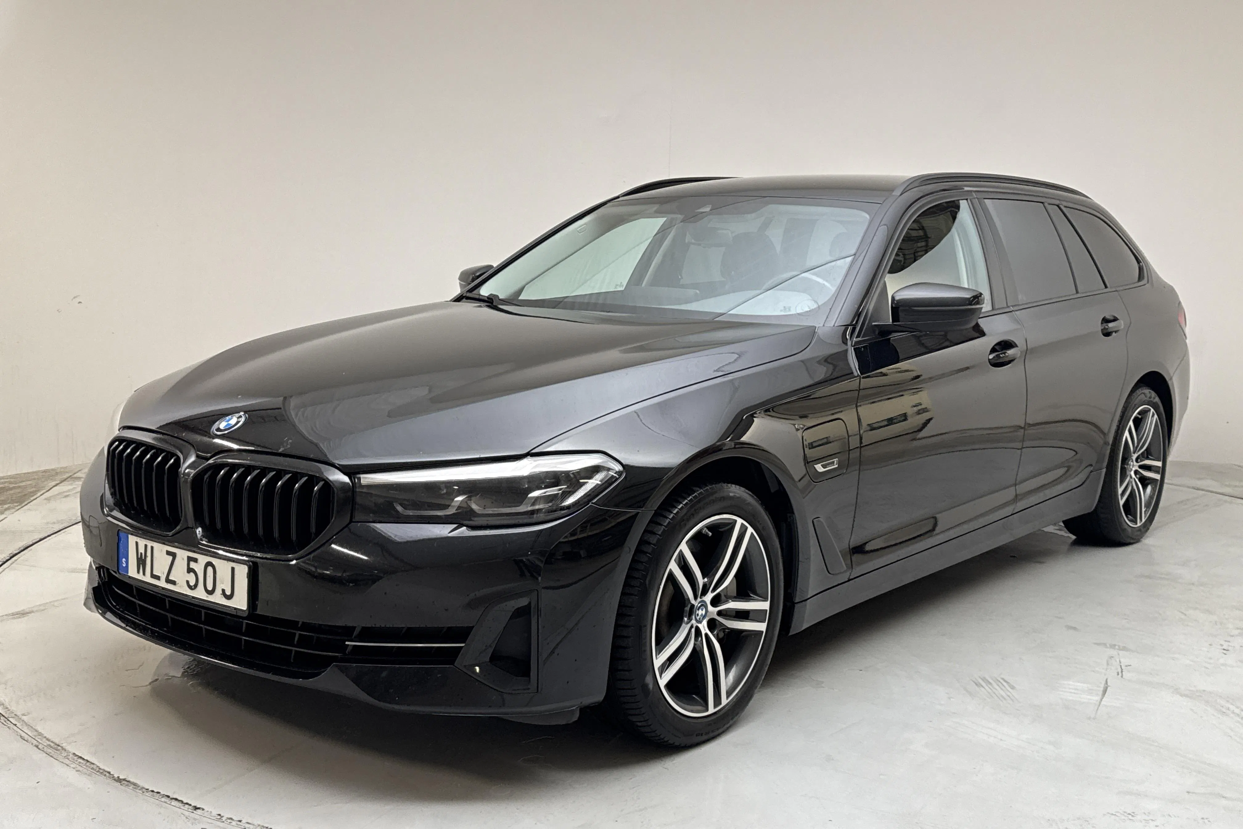 Presentation photo 1 of 16: BMW 530e Touring, G31 12kWh LCI (292hk) - 152 330 km - Automatic - black - 2022