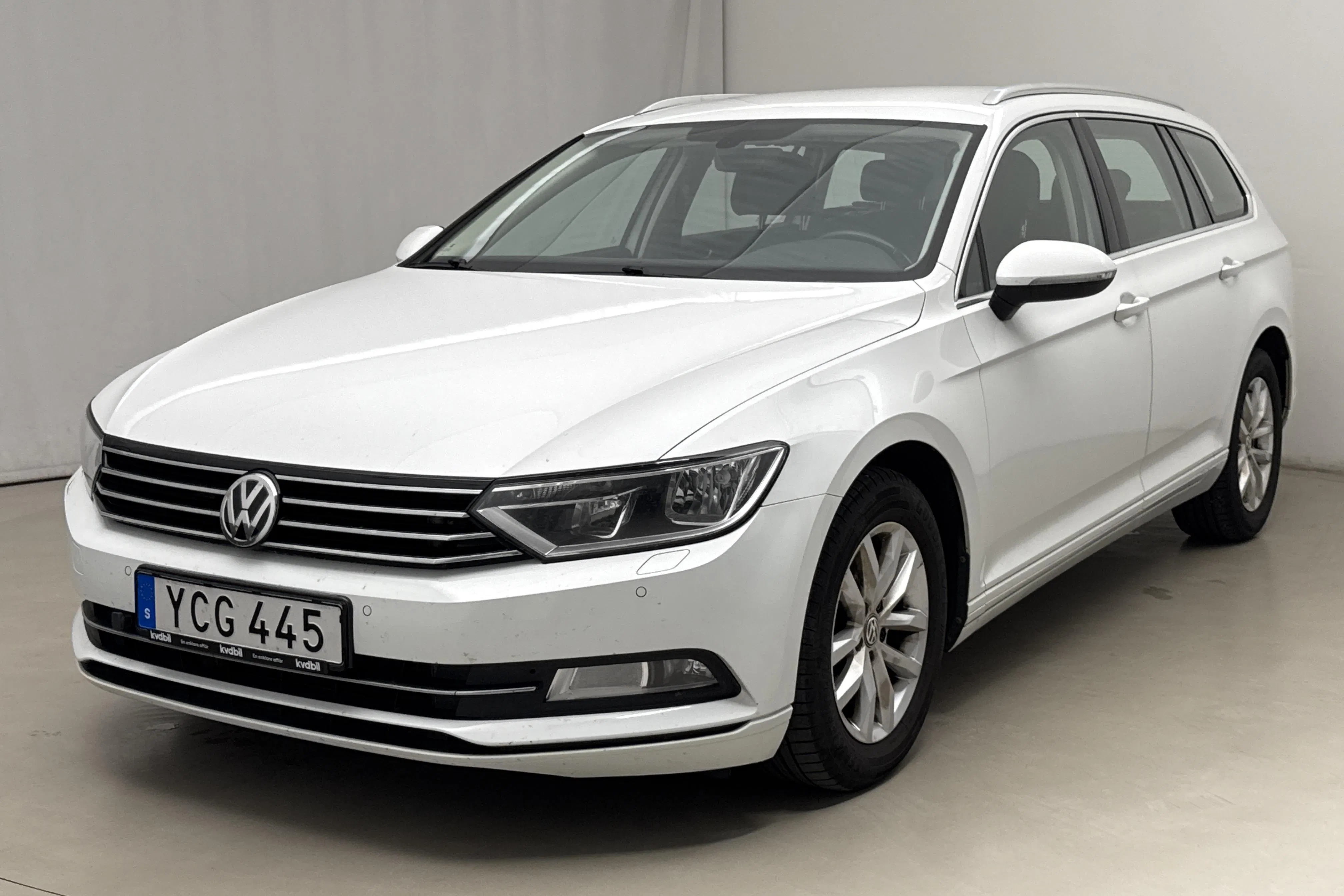 Presentation photo 1 of 18: VW Passat 2.0 TDI Sportscombi (150hk) - 130 930 km - Automatic - white - 2016