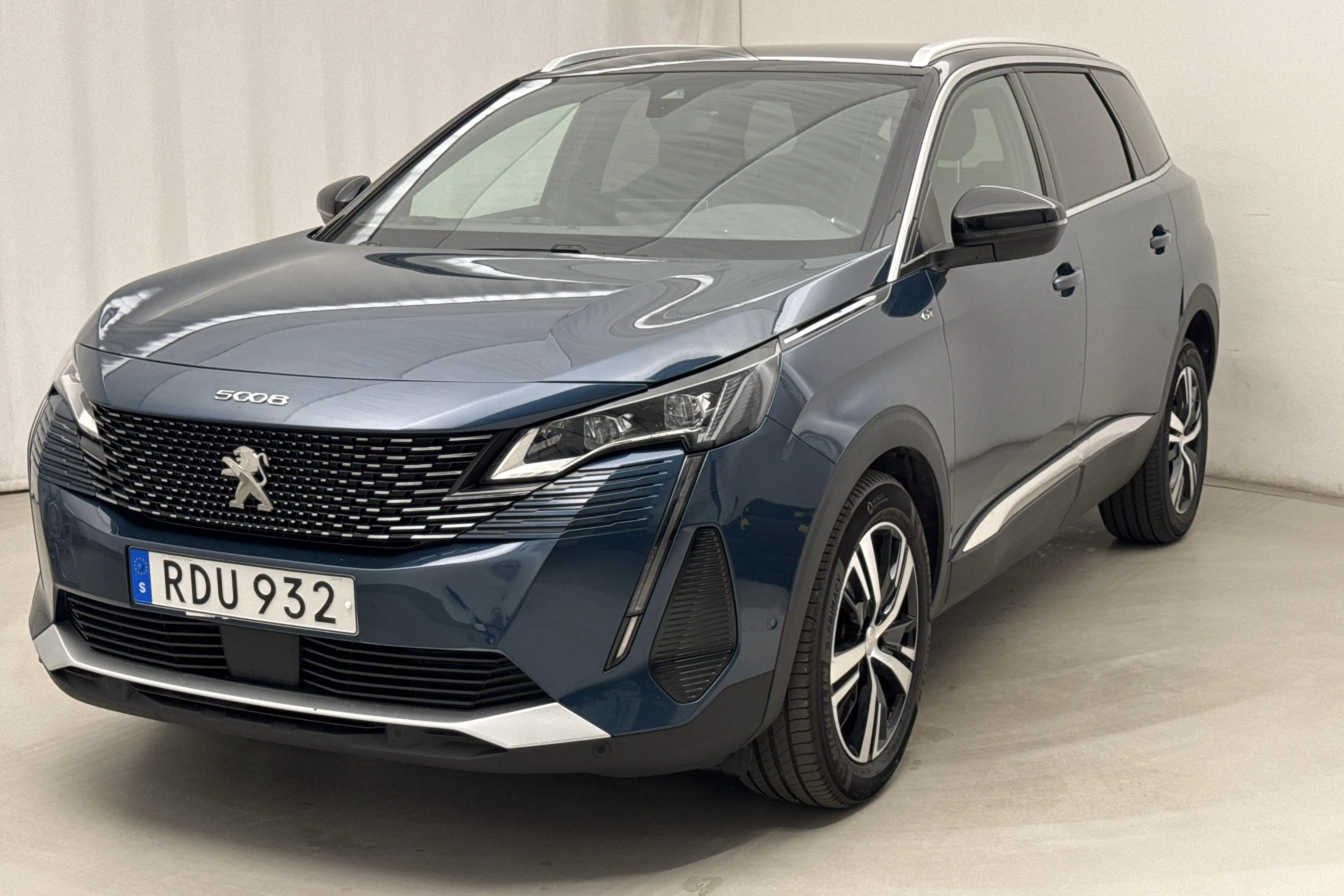 Presentationsfoto 1 av 20: Peugeot 5008 1.2 PureTech (130hk) - 6 625 mil - Automat - blå - 2023