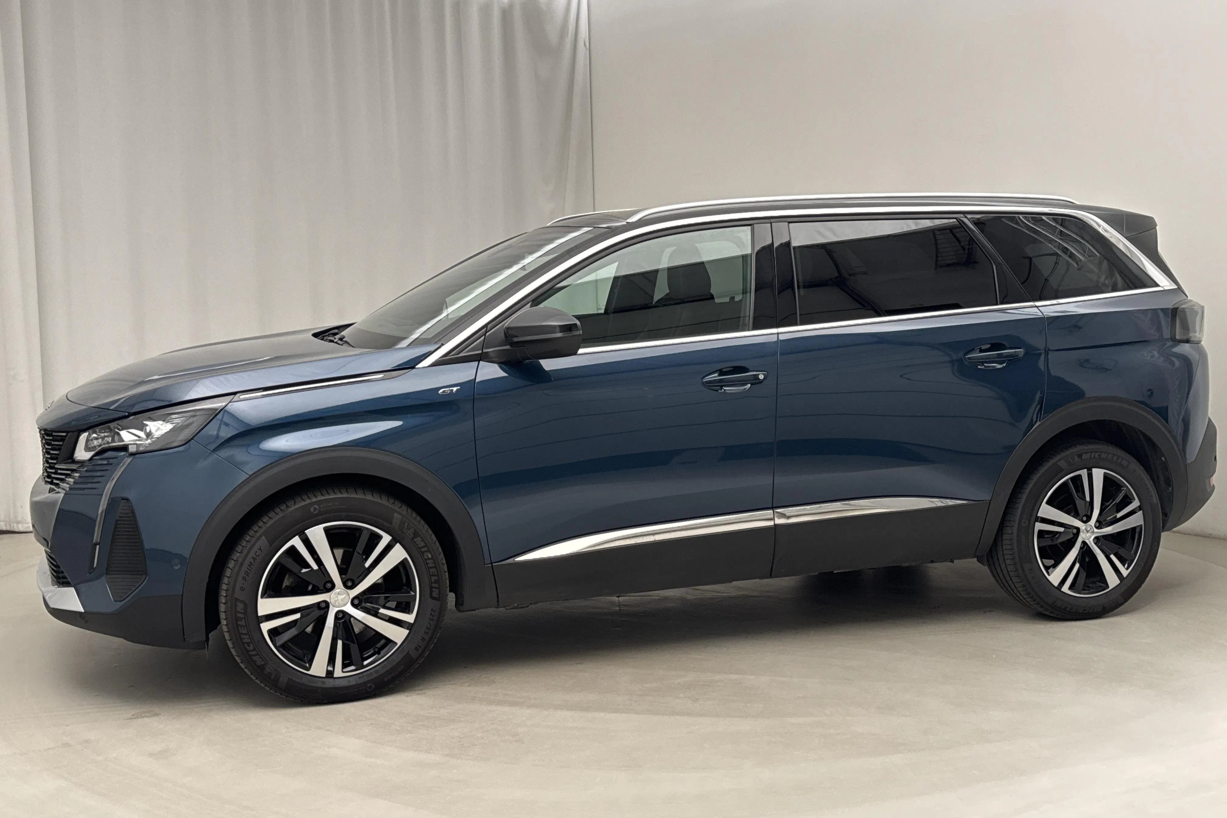 Presentationsfoto 2 av 20: Peugeot 5008 1.2 PureTech (130hk) - 6 625 mil - Automat - blå - 2023