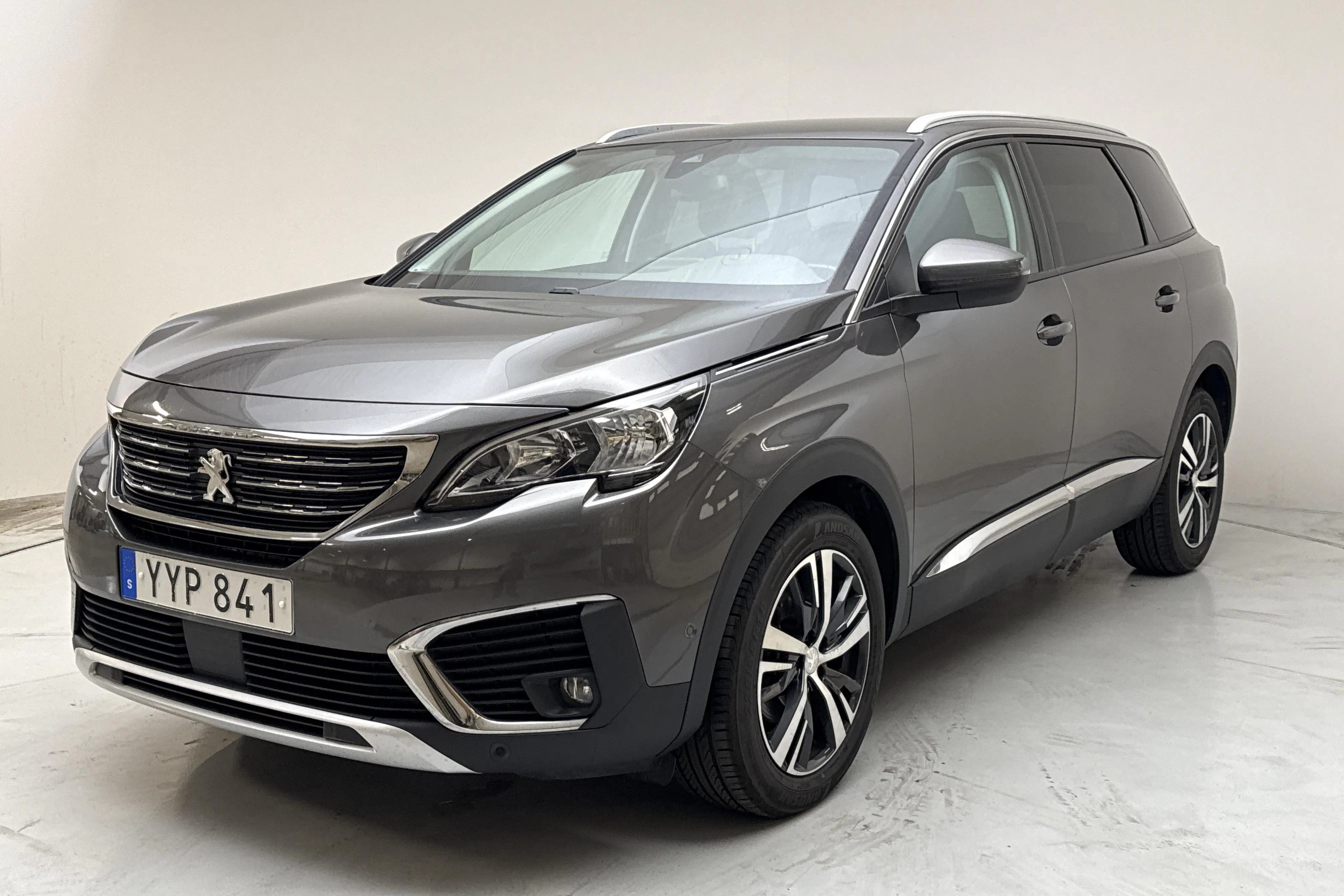 Presentation photo 1 of 15: Peugeot 5008 1.2 PureTech (130hk) - 121 920 km - Manual - 2017