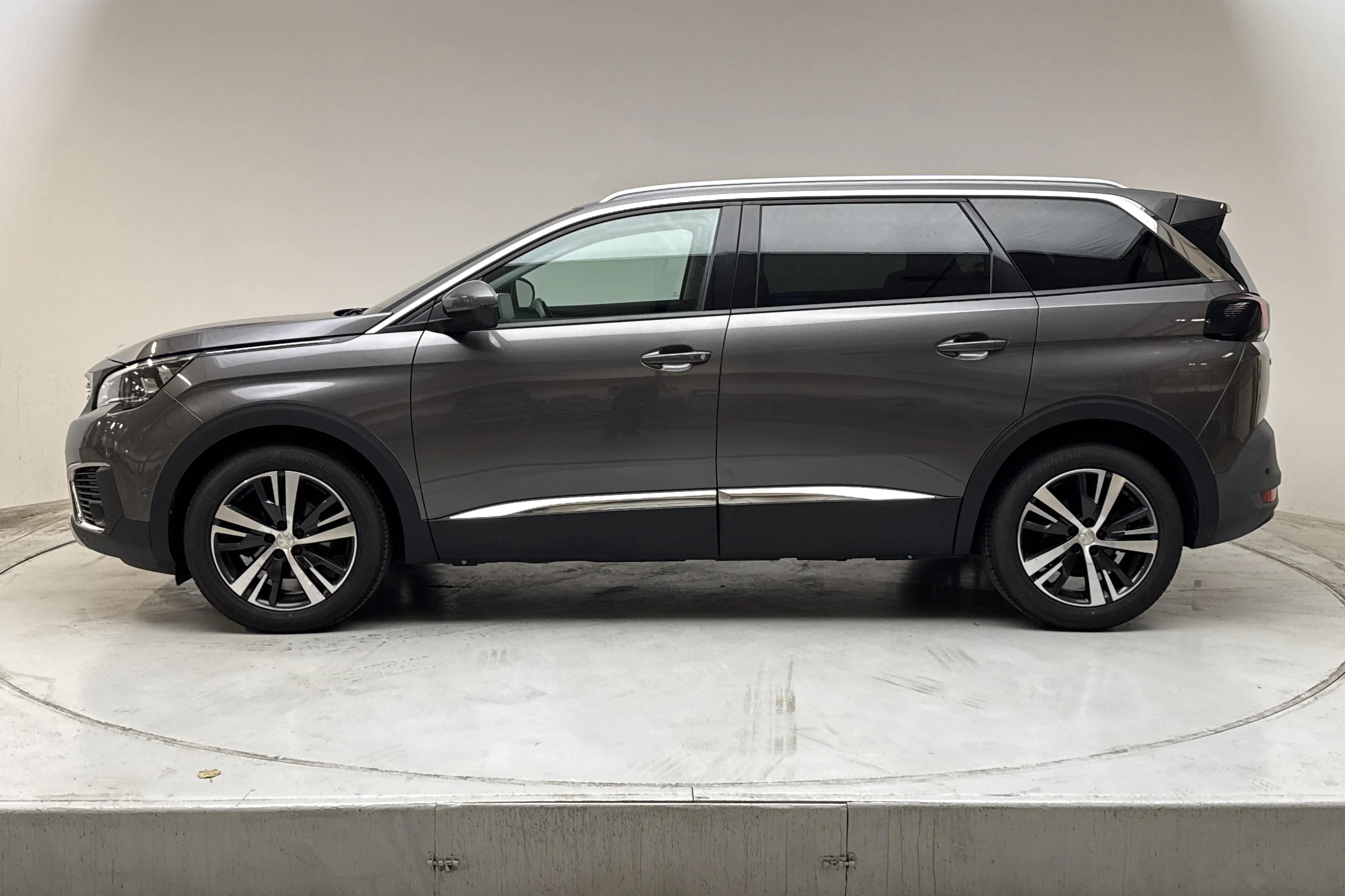 Presentation photo 2 of 15: Peugeot 5008 1.2 PureTech (130hk) - 121 920 km - Manual - 2017
