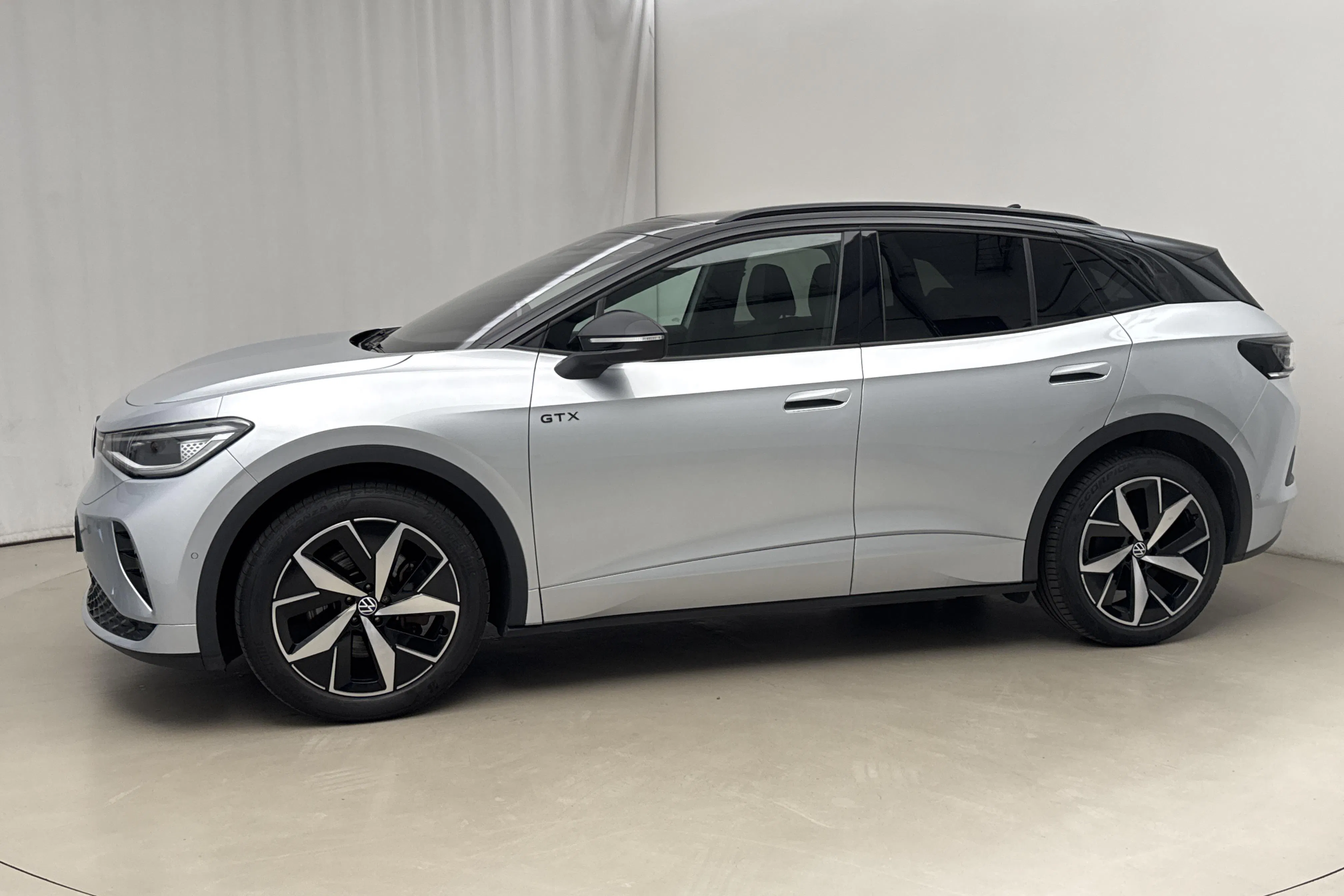 Presentation photo 2 of 19: VW ID.4 GTX 77kWh AWD (299hk) - 123 260 km - Automatic - silver - 2023