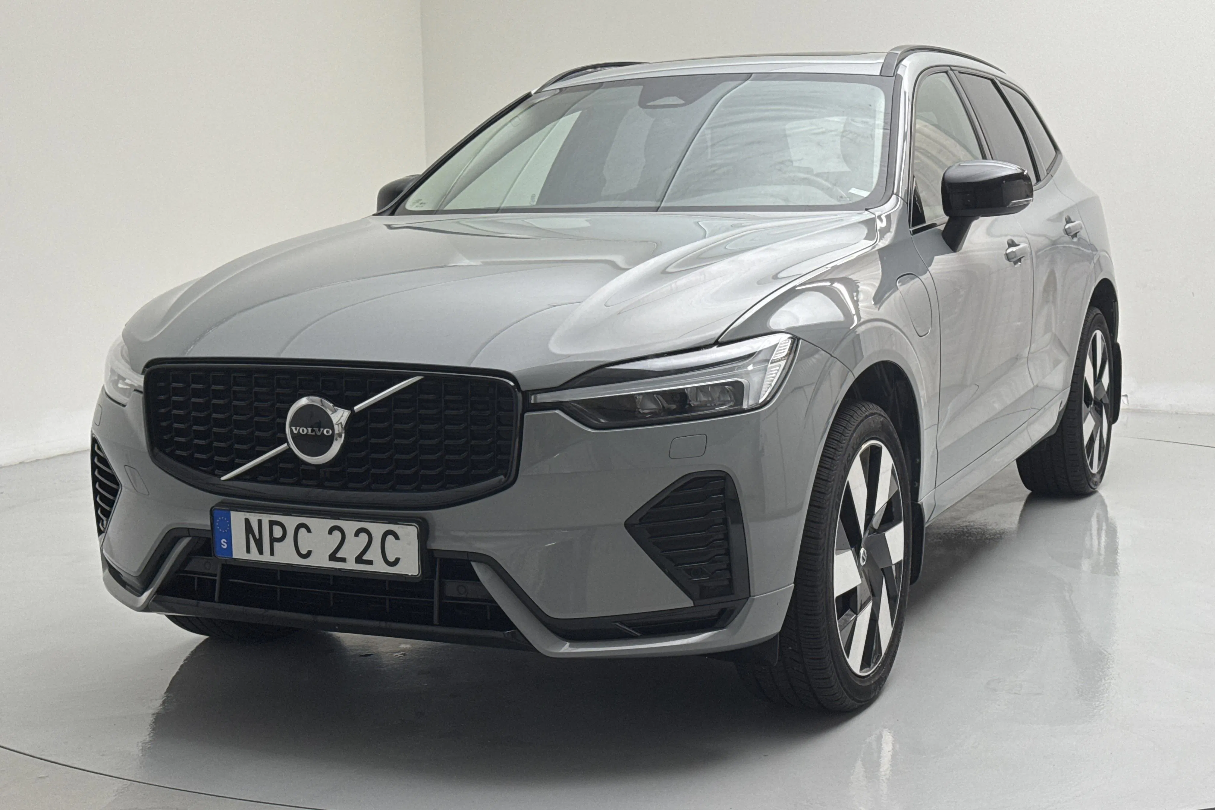 Presentation photo 1 of 20: Volvo XC60 T6 AWD Recharge (350hk) - 139 120 km - Automatic - gray - 2024