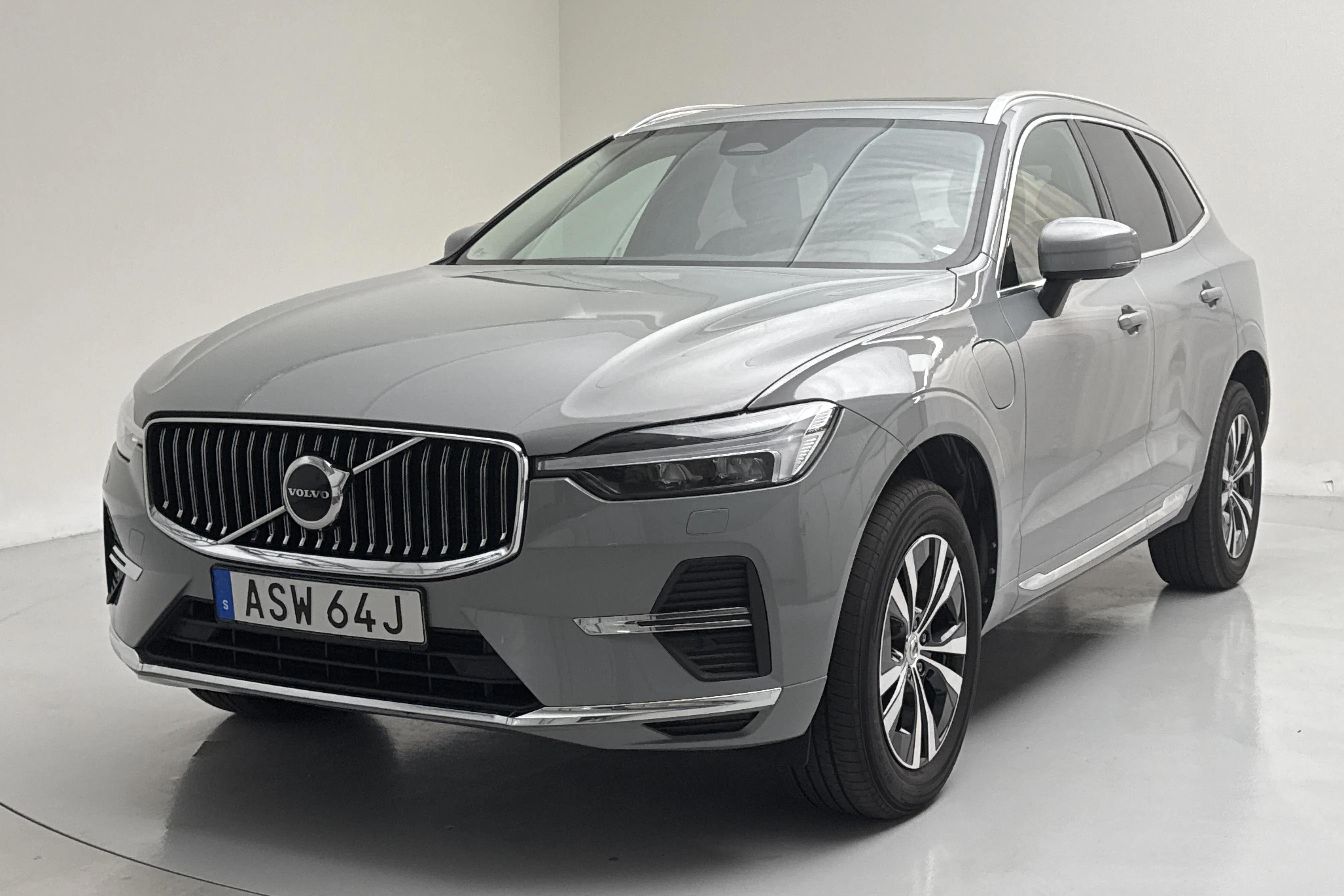 Presentationsfoto 1 av 19: Volvo XC60 T6 AWD Recharge (350hk) - 11 817 mil - Automat - grå - 2024