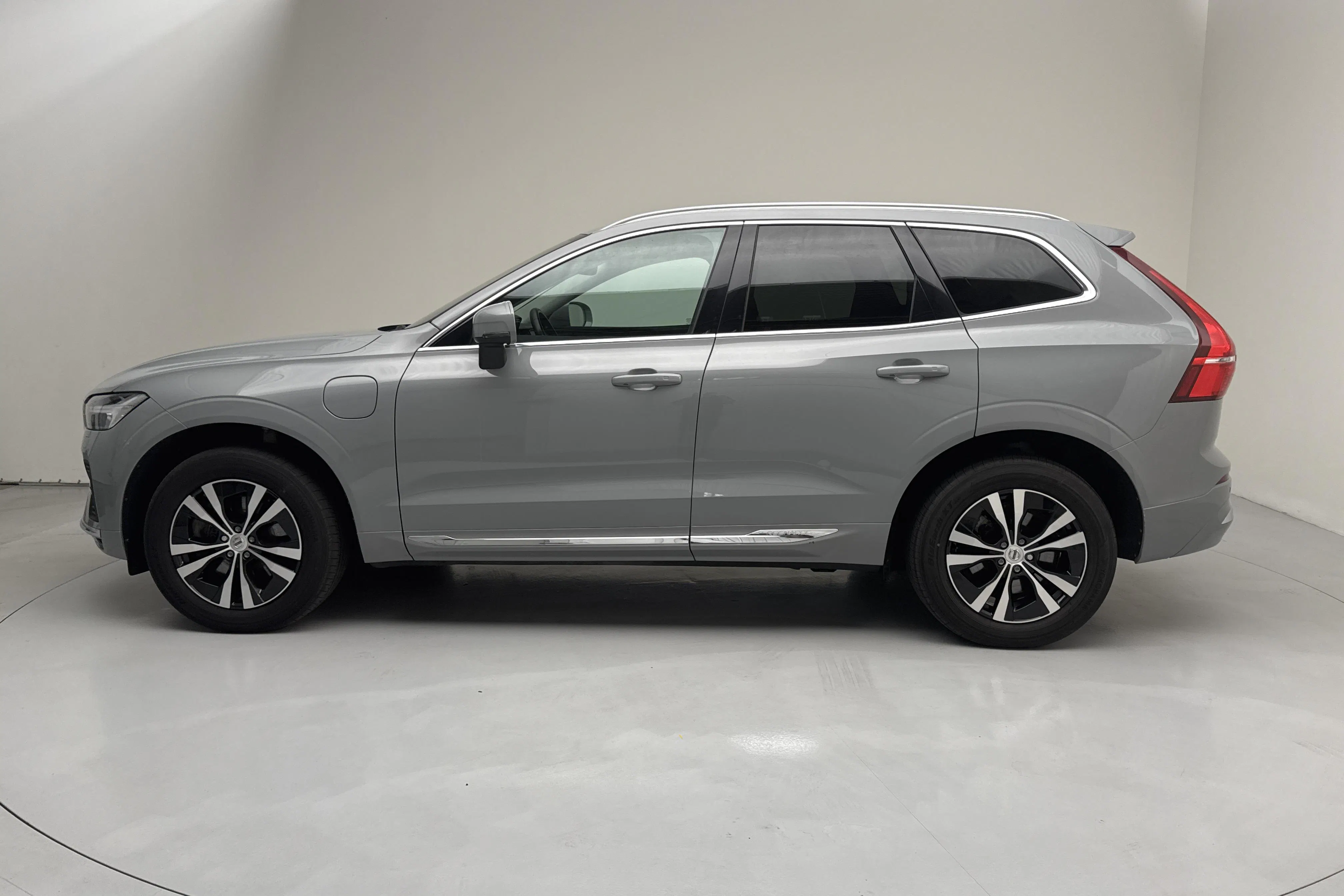 Presentationsfoto 2 av 19: Volvo XC60 T6 AWD Recharge (350hk) - 11 817 mil - Automat - grå - 2024