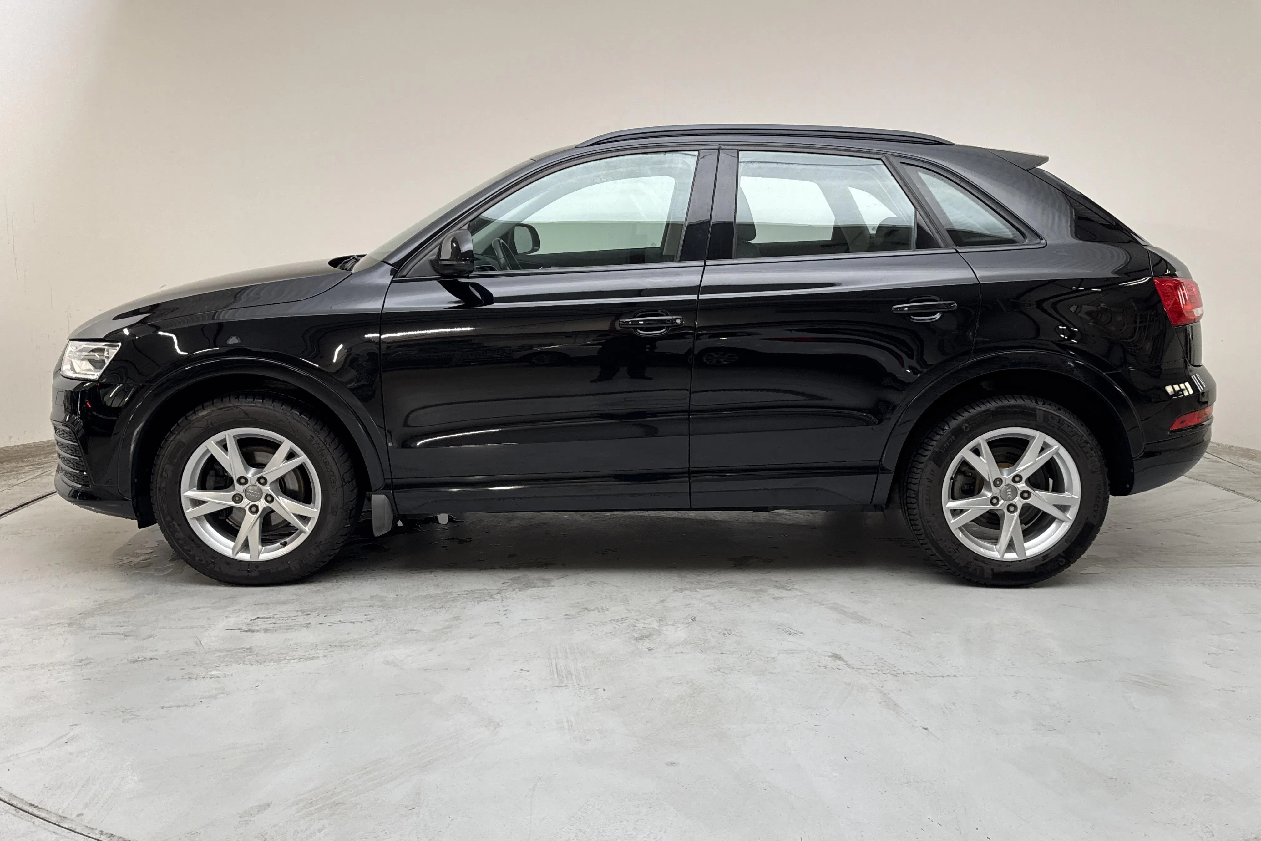 Presentation photo 2 of 12: Audi Q3 2.0 TDI quattro (184hk) - 95 410 km - Automatic - black - 2017