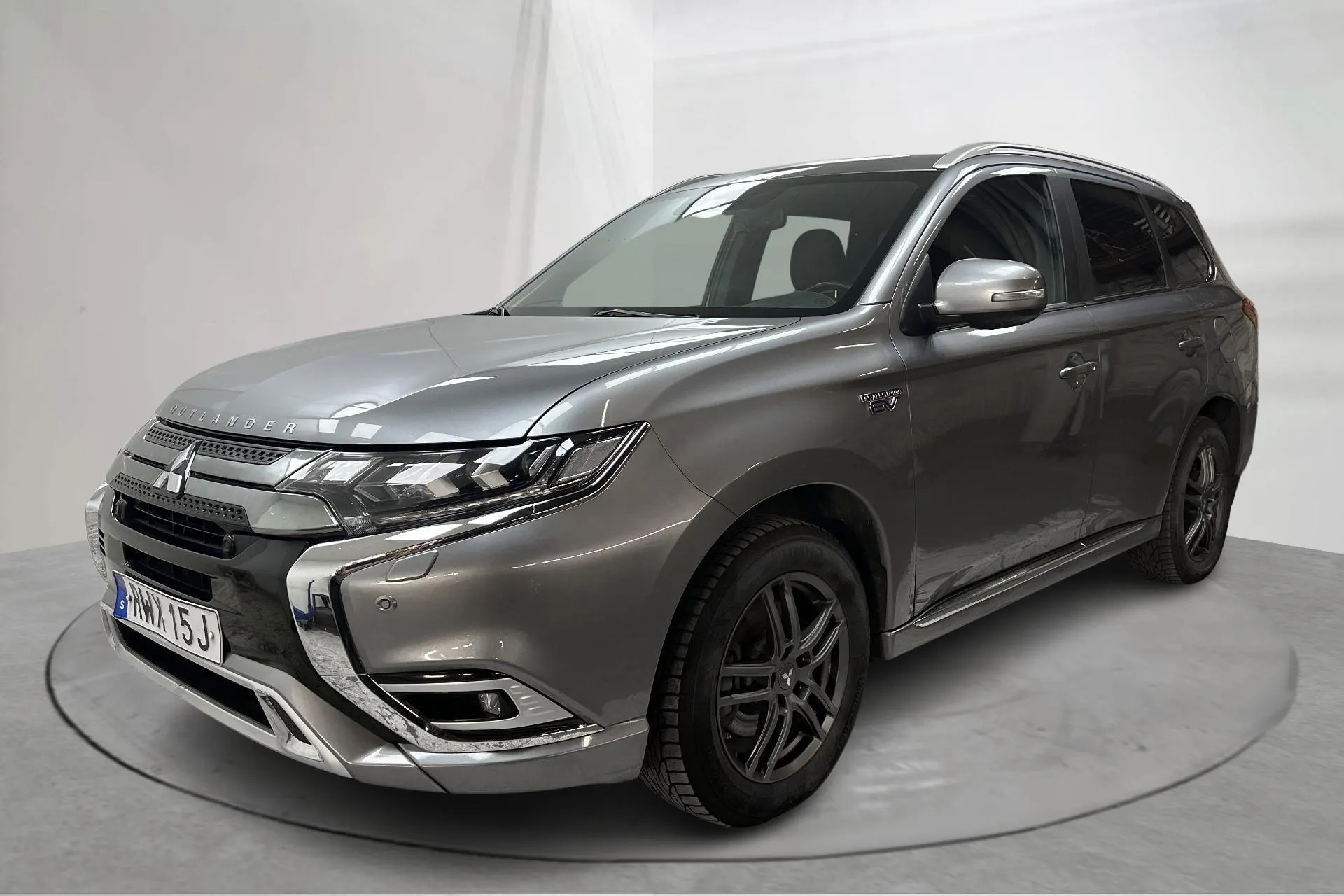 Presentationsfoto 1 av 17: Mitsubishi Outlander 2.4 Plug-in Hybrid 4WD (136hk) - 15 154 mil - Automat - grå - 2020