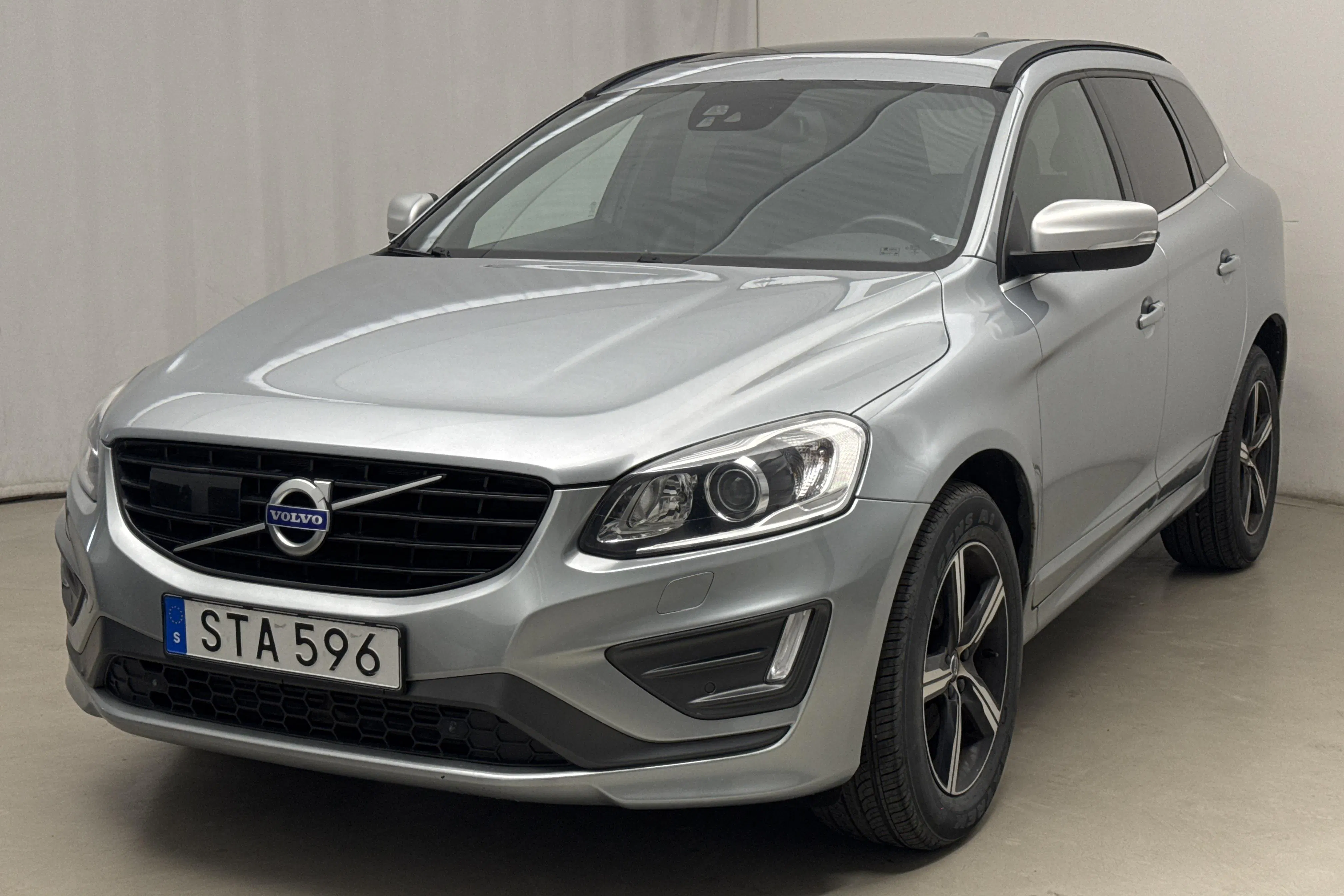 Presentation photo 1 of 20: Volvo XC60 D4 AWD (190hk) - 140 070 km - Automatic - silver - 2017