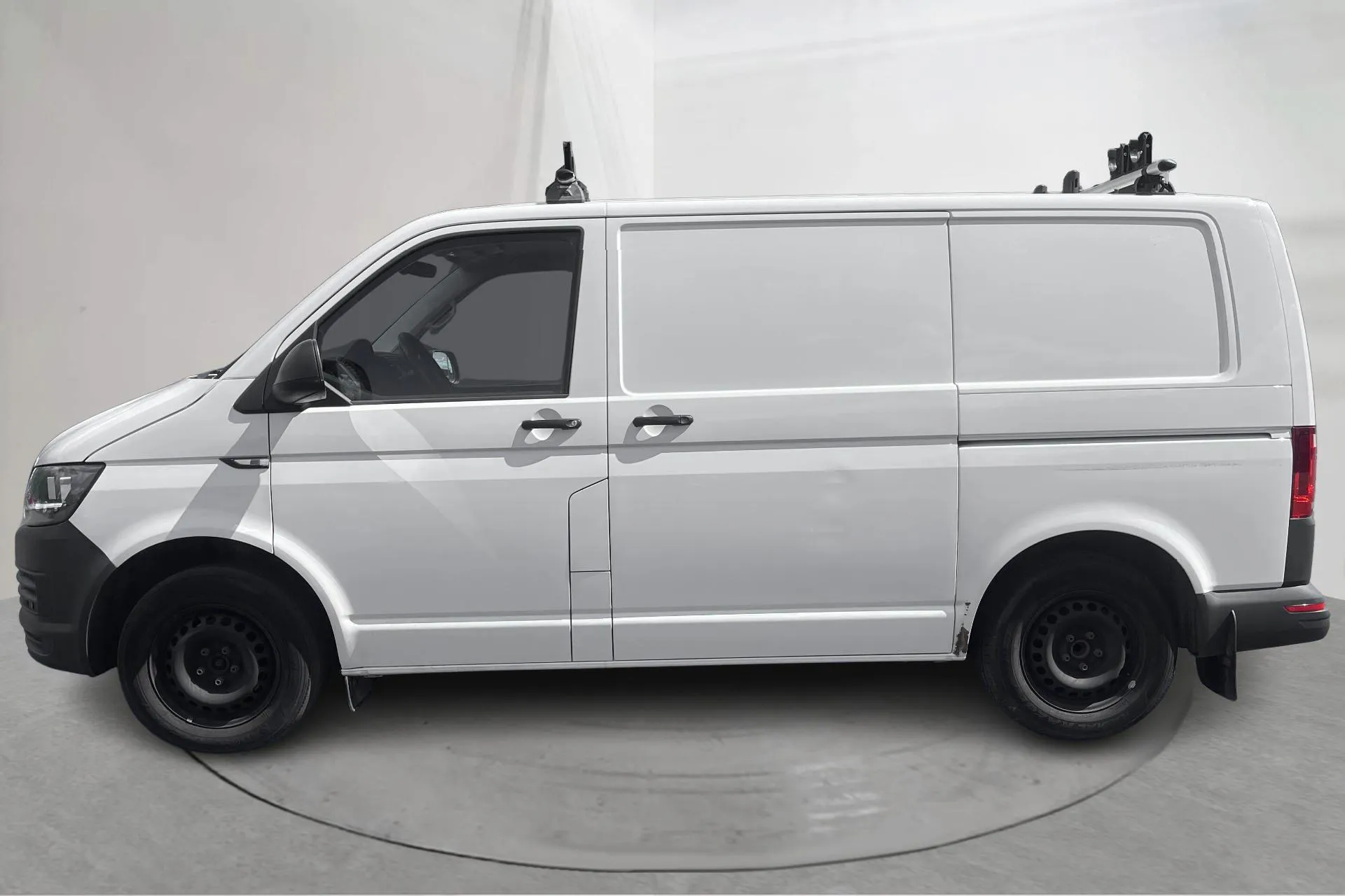 Presentation photo 2 of 15: VW Transporter T6 2.0 TDI BMT Skåp (150hk) - 228 480 km - Automatic - white - 2018