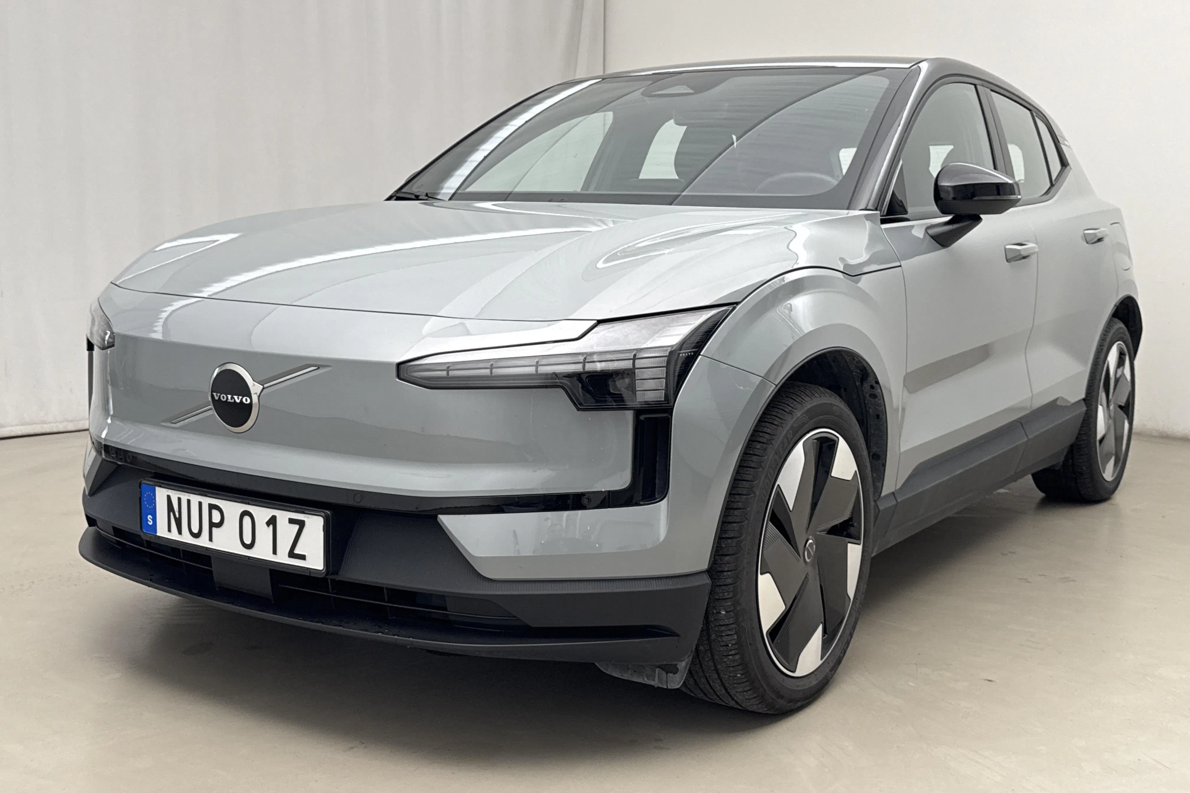 Presentation photo 1 of 21: Volvo EX30 Twin Motor Performance (428hk) - 29 980 km - Automatic - gray - 2024