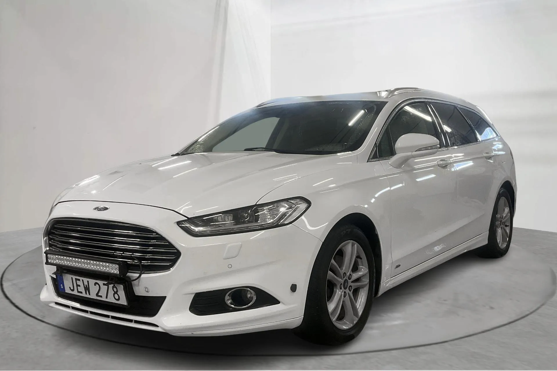 Presentationsfoto 1 av 23: Ford Mondeo 2.0 TDCi AWD Kombi (180hk) - 19 220 mil - Automat - vit - 2017