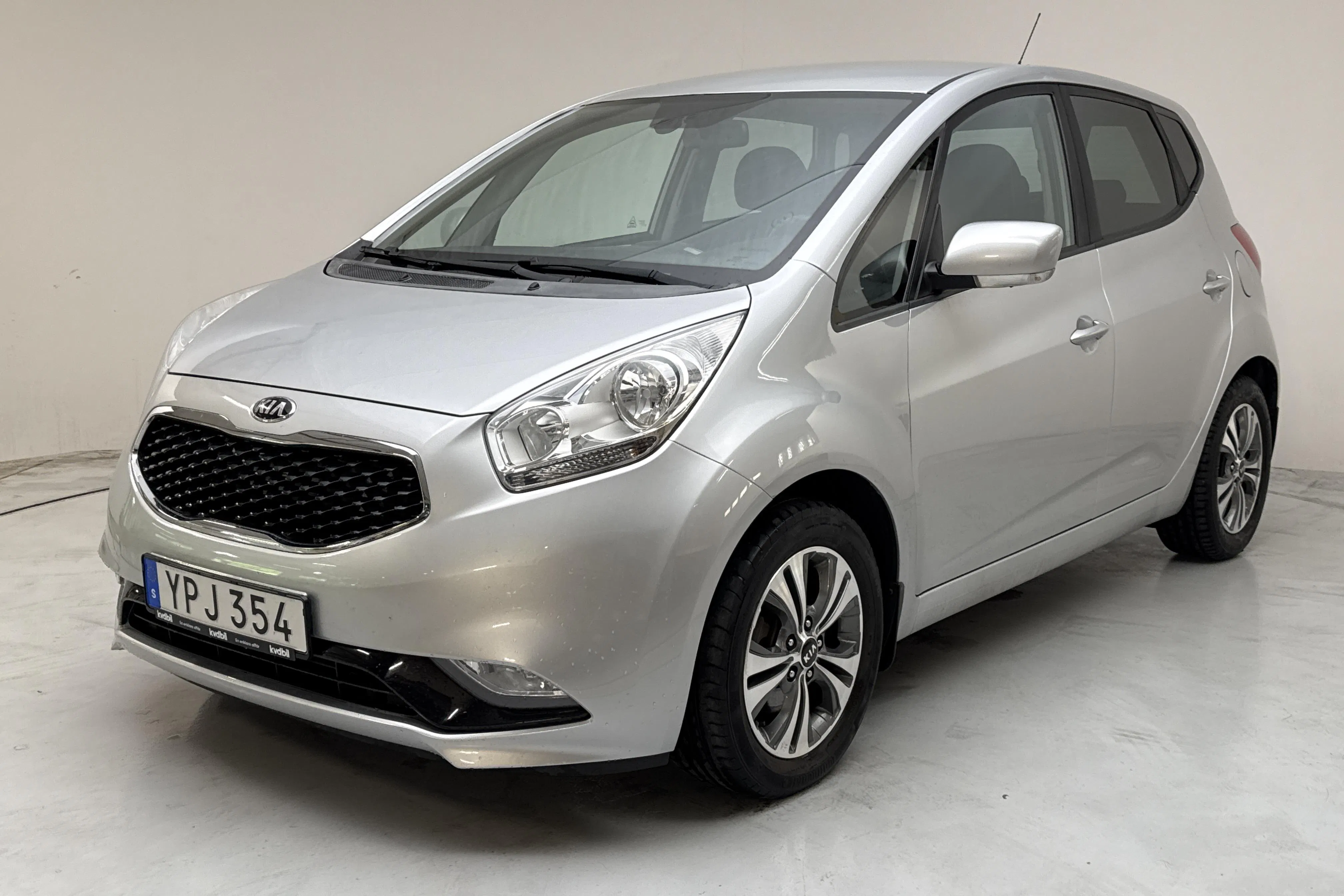 Presentation photo 1 of 12: KIA Venga 1.6 (126hk) - 72 650 km - Automatic - gray - 2018