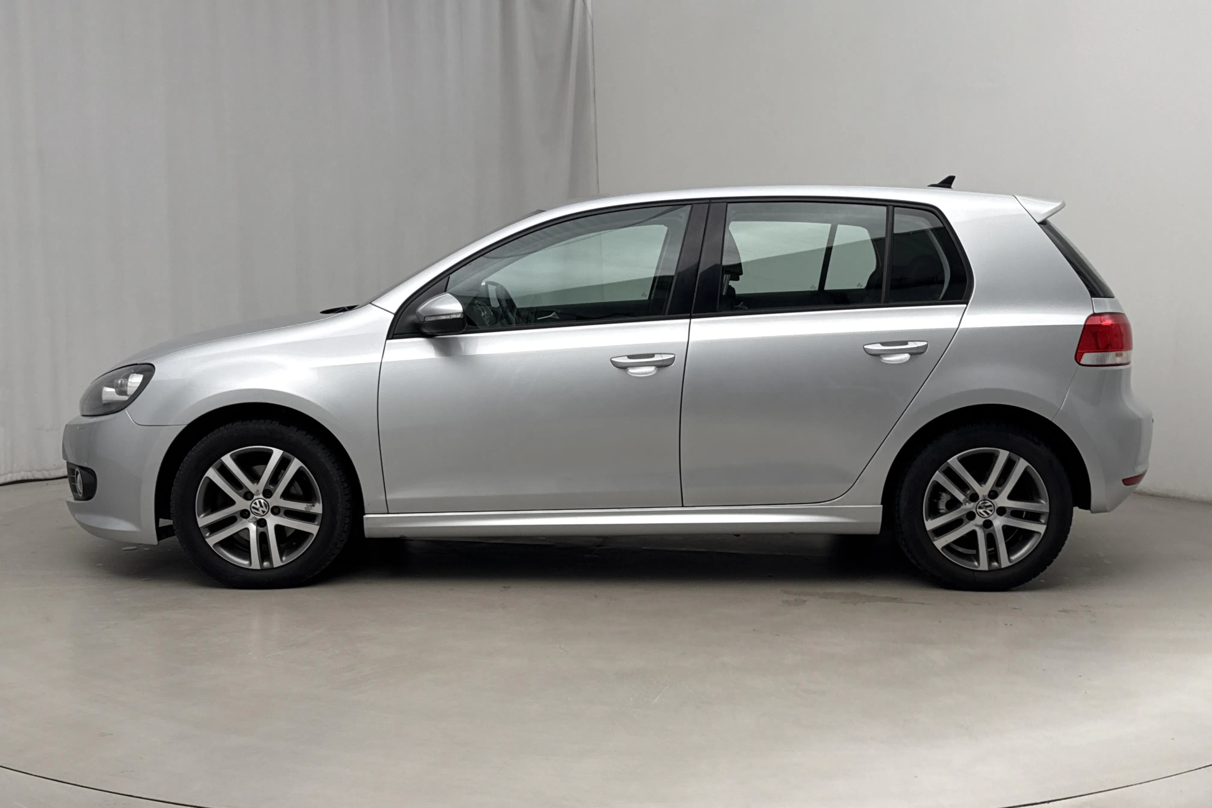 Presentationsfoto 2 av 16: VW Golf VI GT 2.0 TDI 5dr (140hk) - 8 780 mil - Manuell - silver - 2012