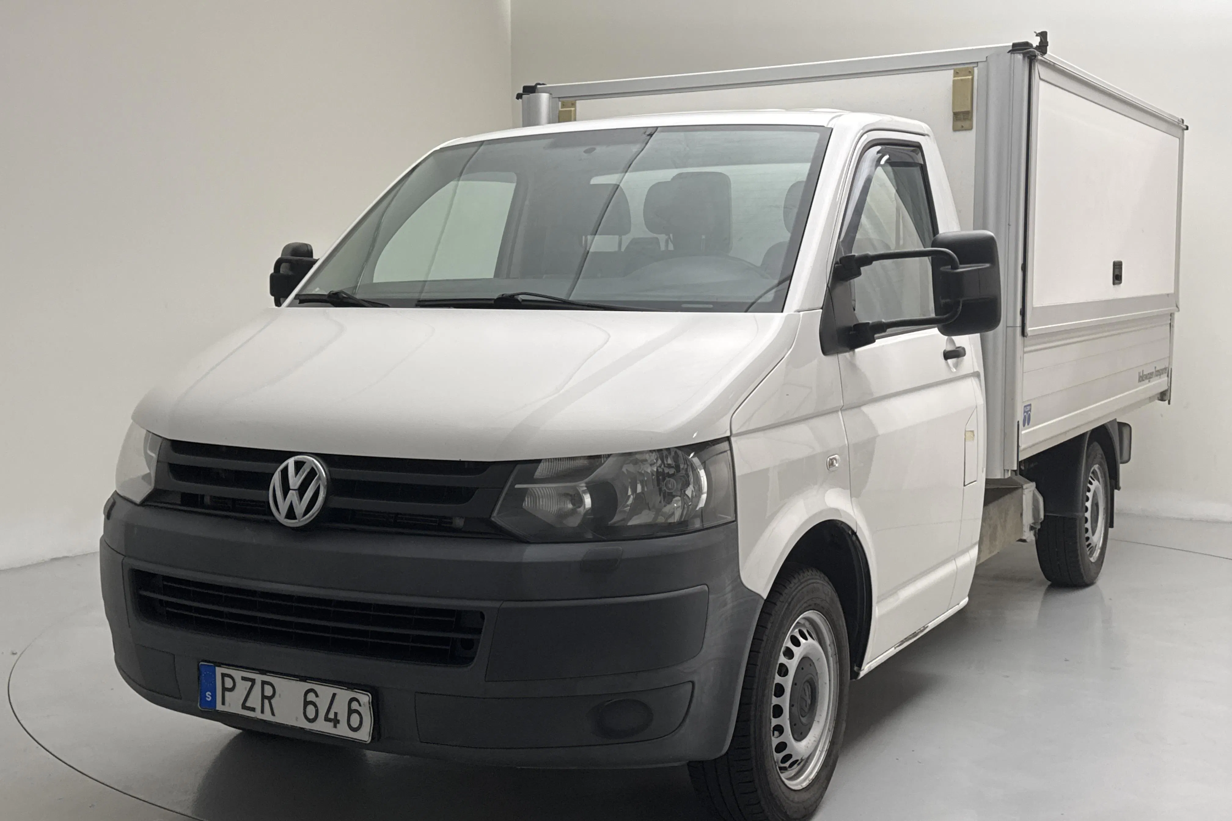 Presentation photo 1 of 13: VW Transporter T5 2.0 TDI Pickup (140hk) - 236 420 km - Manual - white - 2013