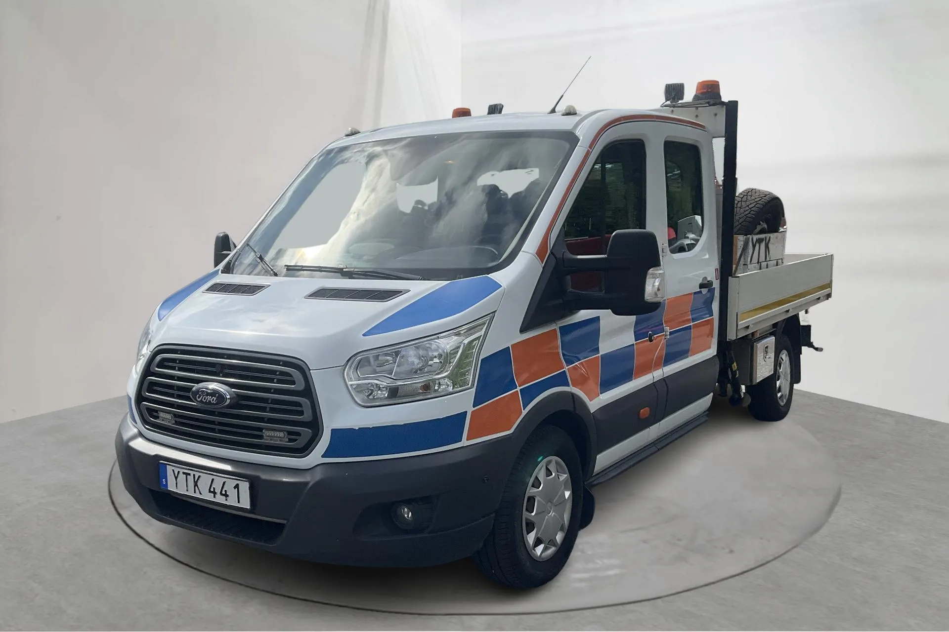 Presentationsfoto 1 av 19: Ford Transit Chassi 350 2.0 TDCi 2WD (170hk) - 3 349 mil - Manuell - vit - 2019