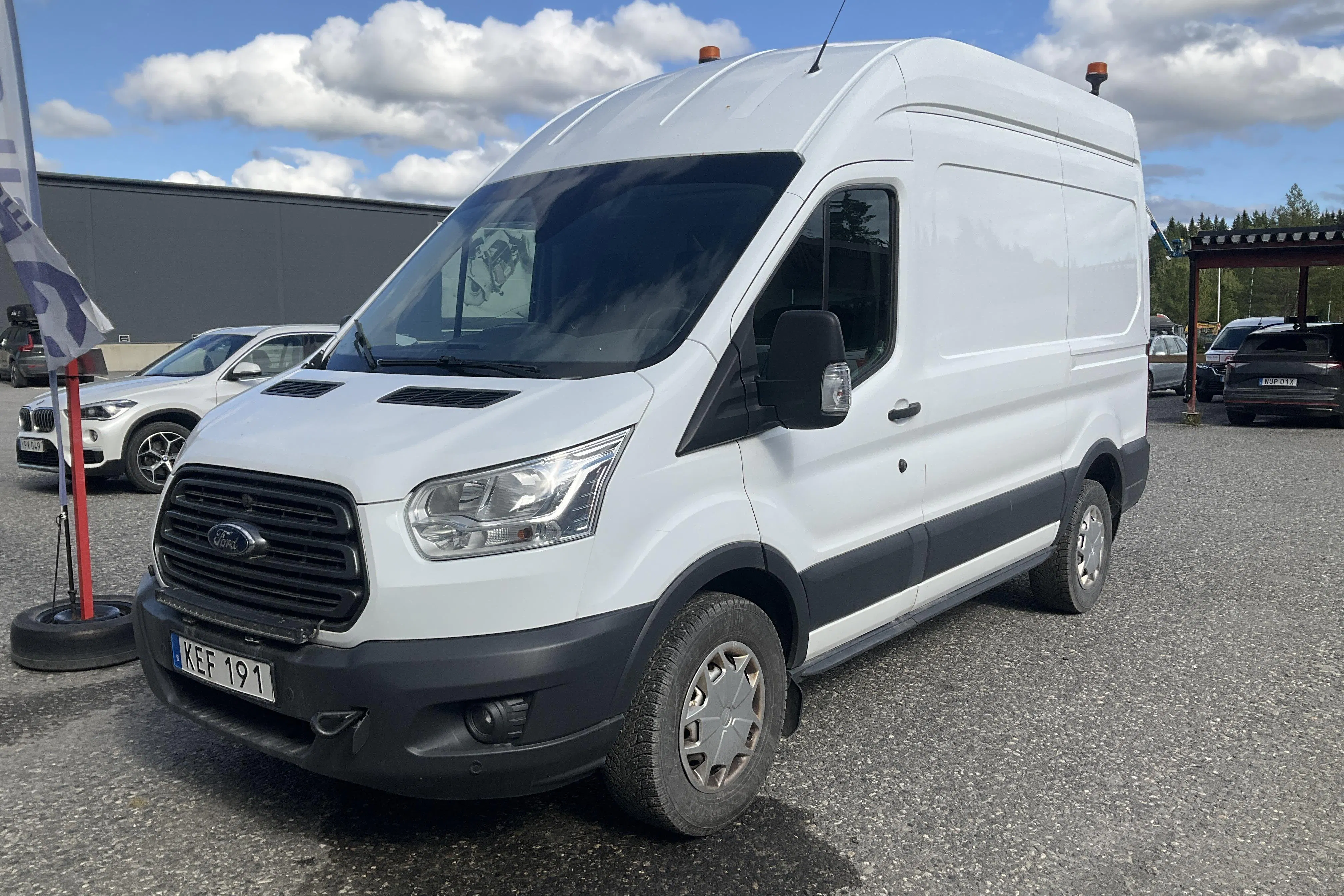 Presentation photo 1 of 18: Ford Transit 350 2.0 TDCi AWD Skåp (130hk) - 160 100 km - Manual - white - 2018
